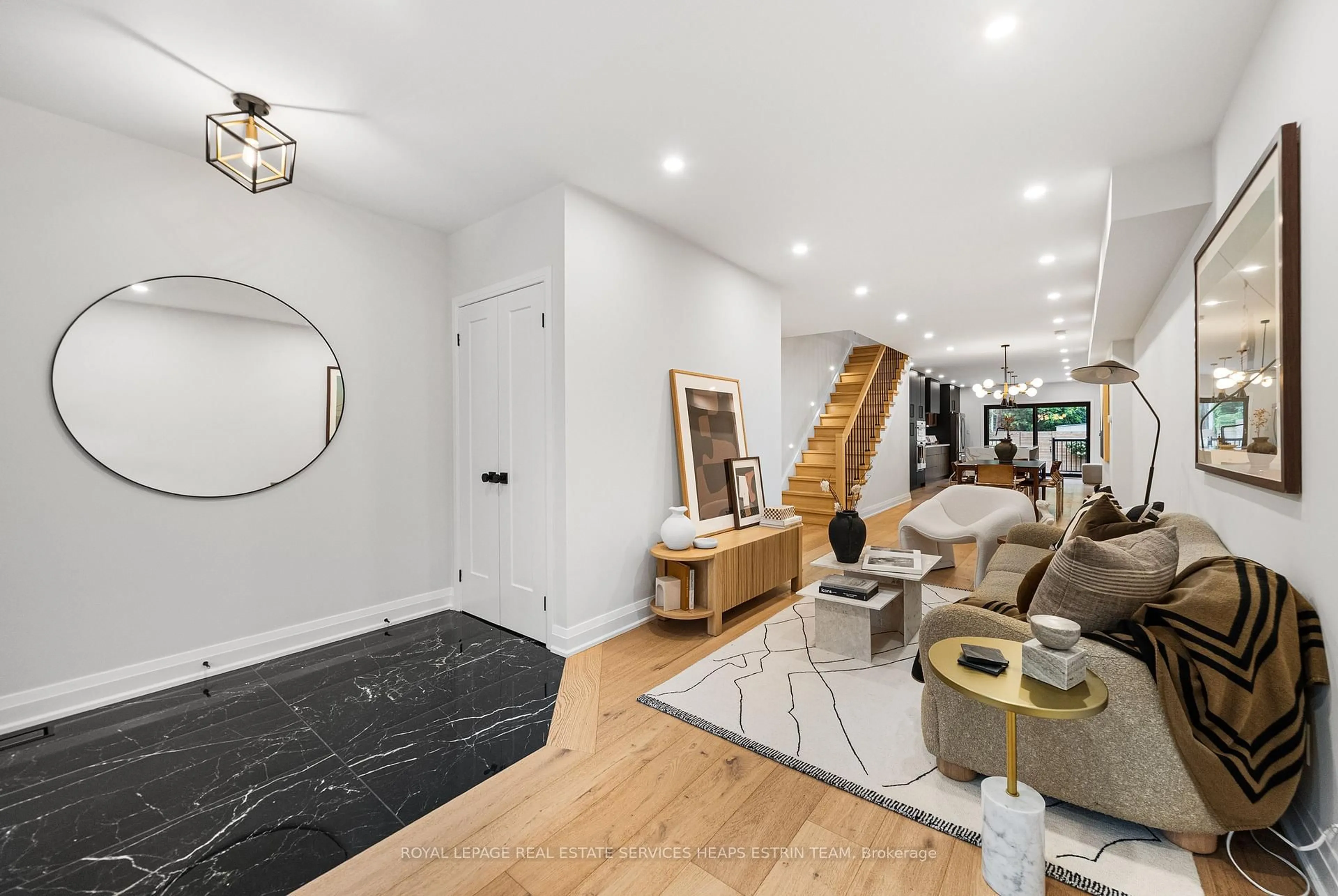 Unknown for 247A Lippincott St, Toronto Ontario M5S 2P4