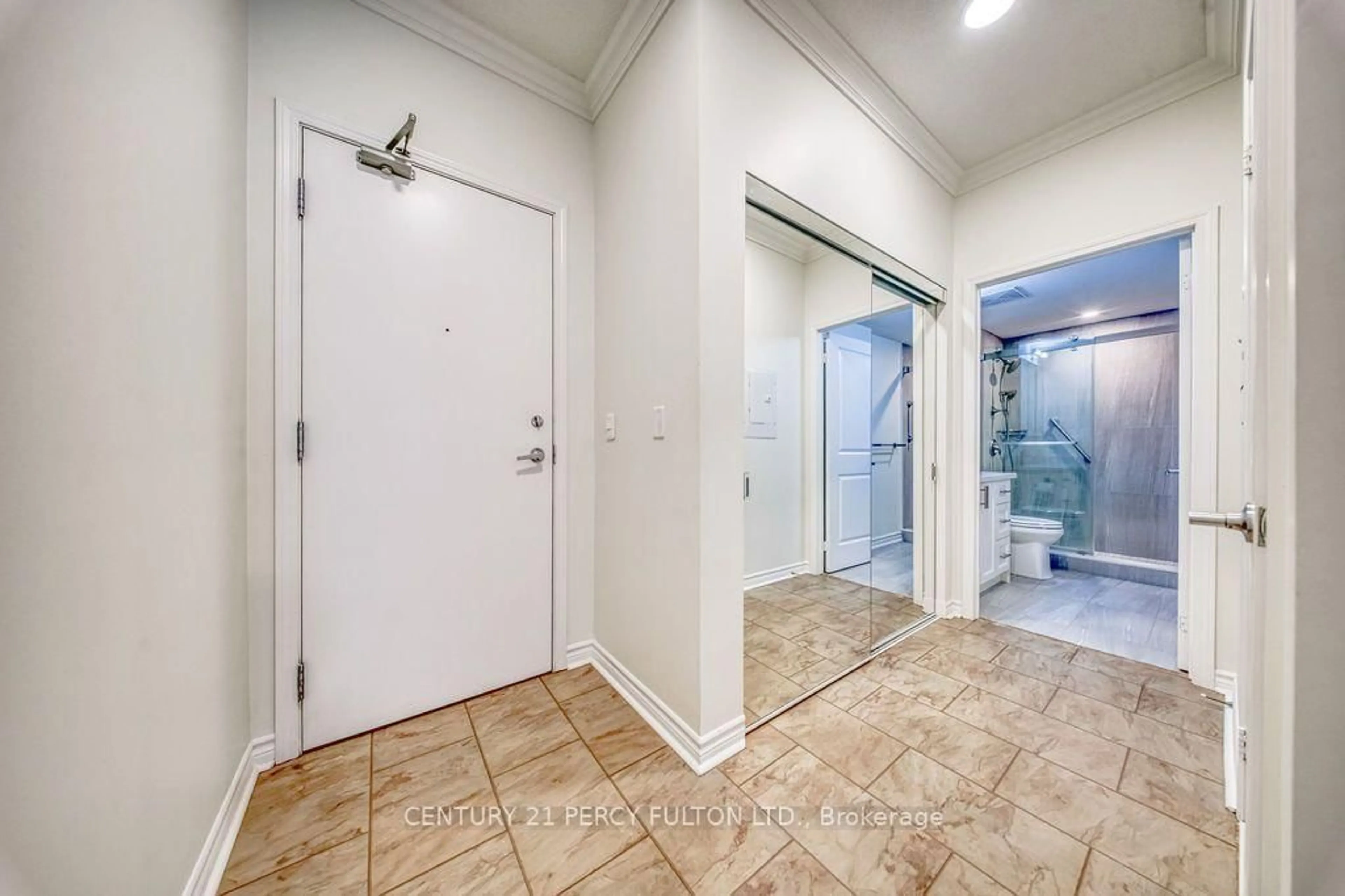 Indoor foyer for 2885 Bayview Ave #1320, Toronto Ontario M2K 0A3