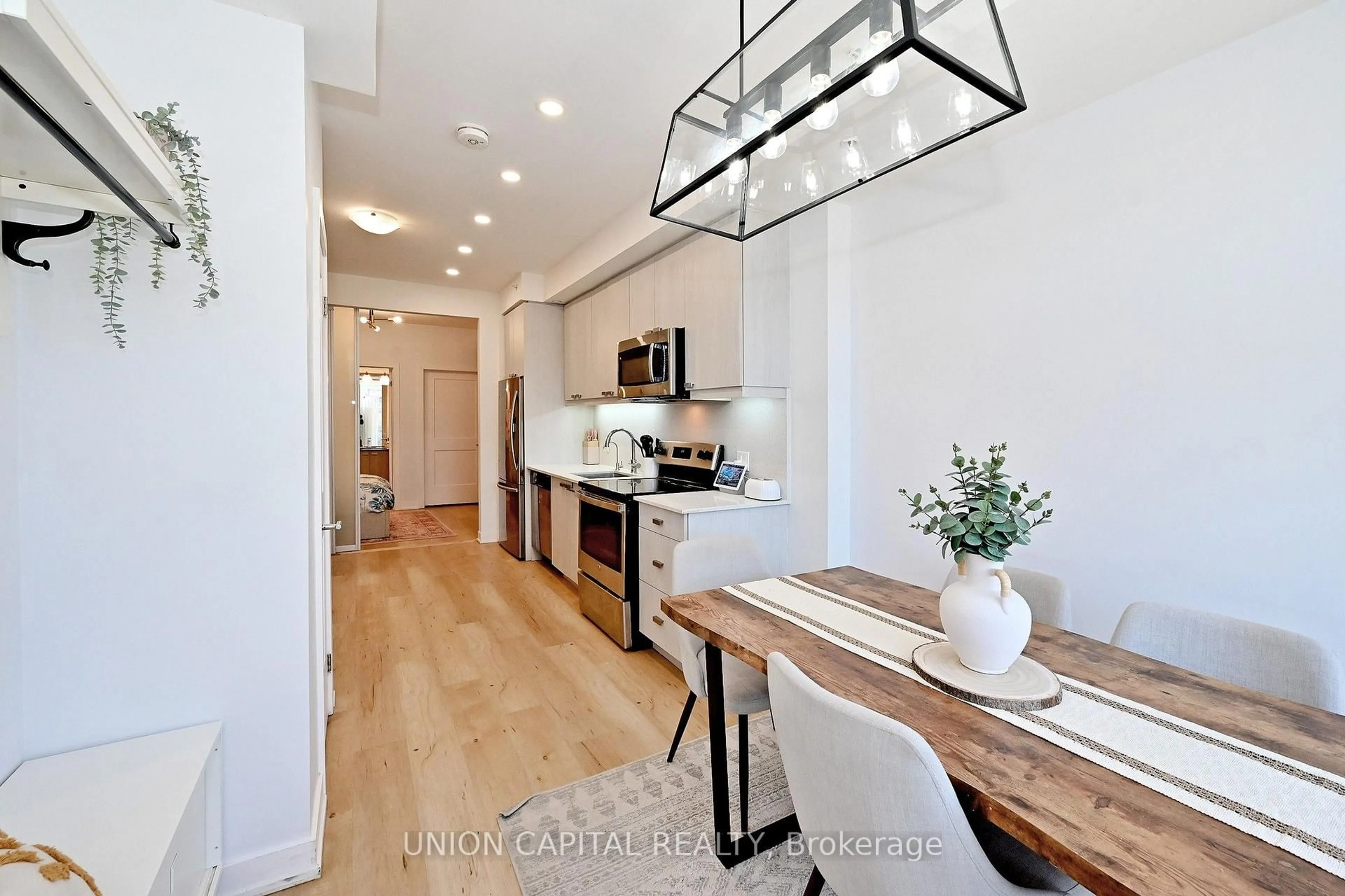 Open concept kitchen, wood/laminate floor for 57 Finch Ave #39, Toronto Ontario M2K 0K9