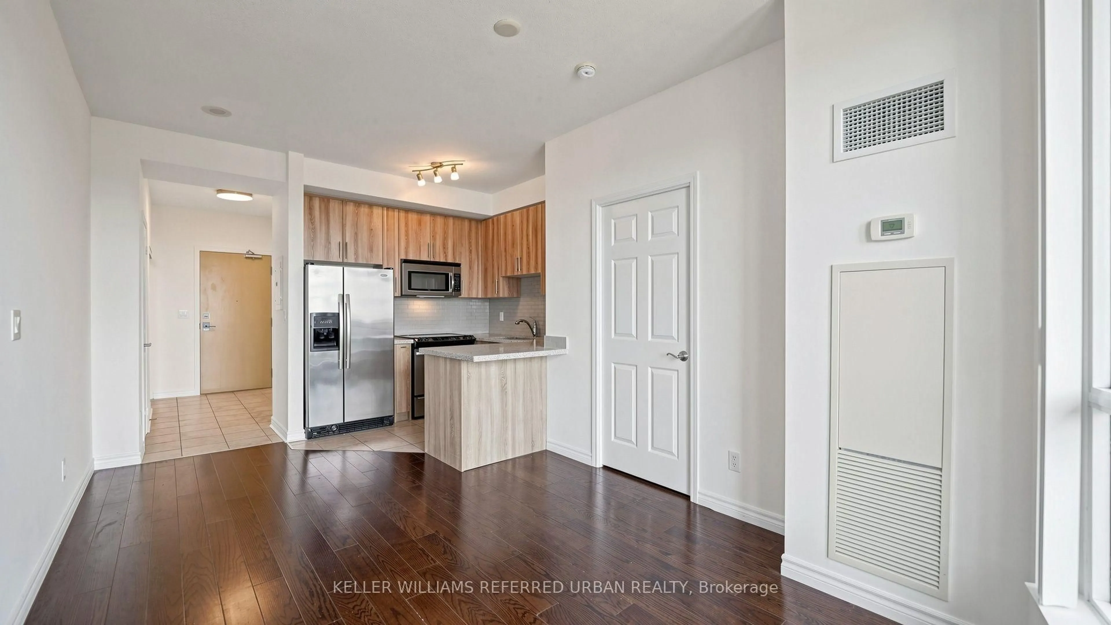 Standard kitchen, wood/laminate floor for 18 Holmes Ave #912, Toronto Ontario M2N 0E1