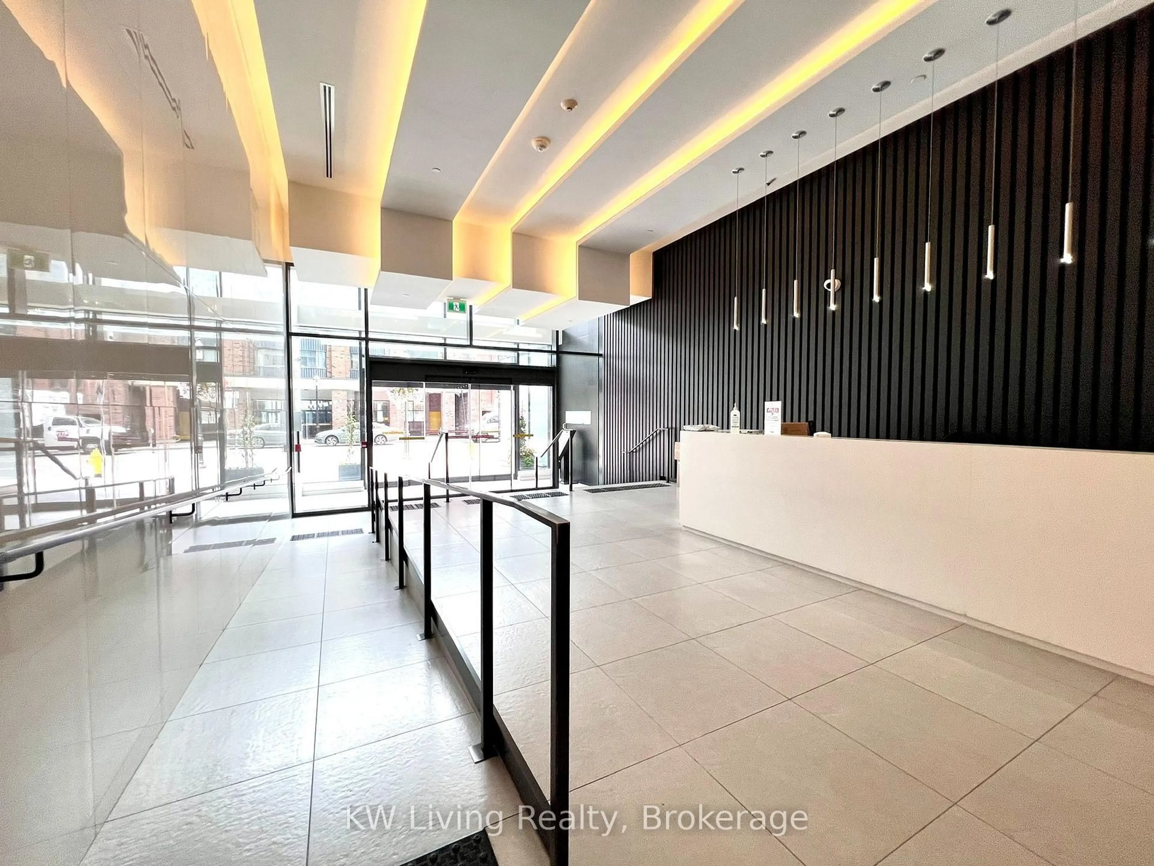 Indoor foyer for 158 Front St #1920, Toronto Ontario M5A 0K9
