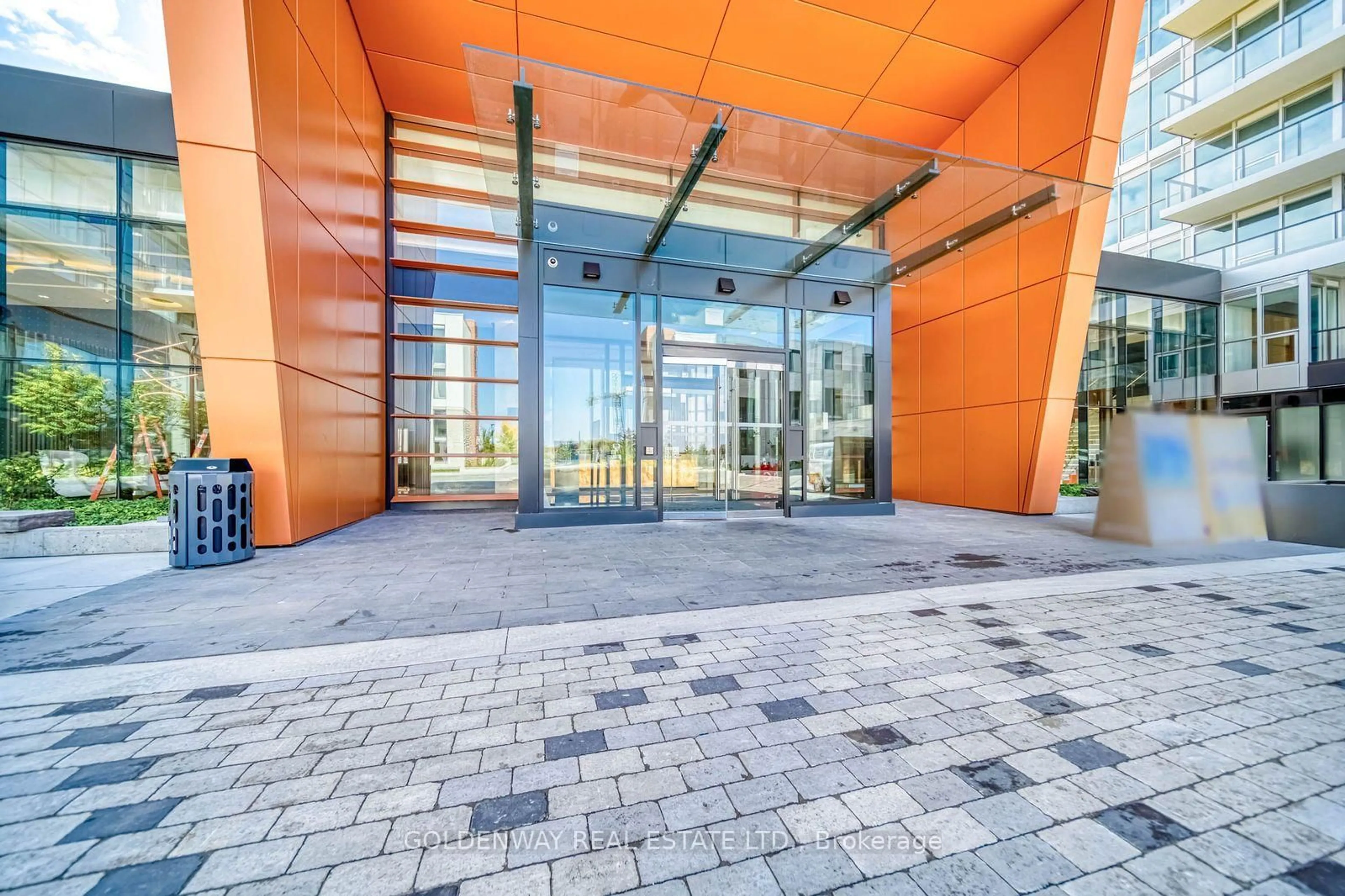Indoor foyer for 85 McMahon Dr #2109, Toronto Ontario M2K 0H1