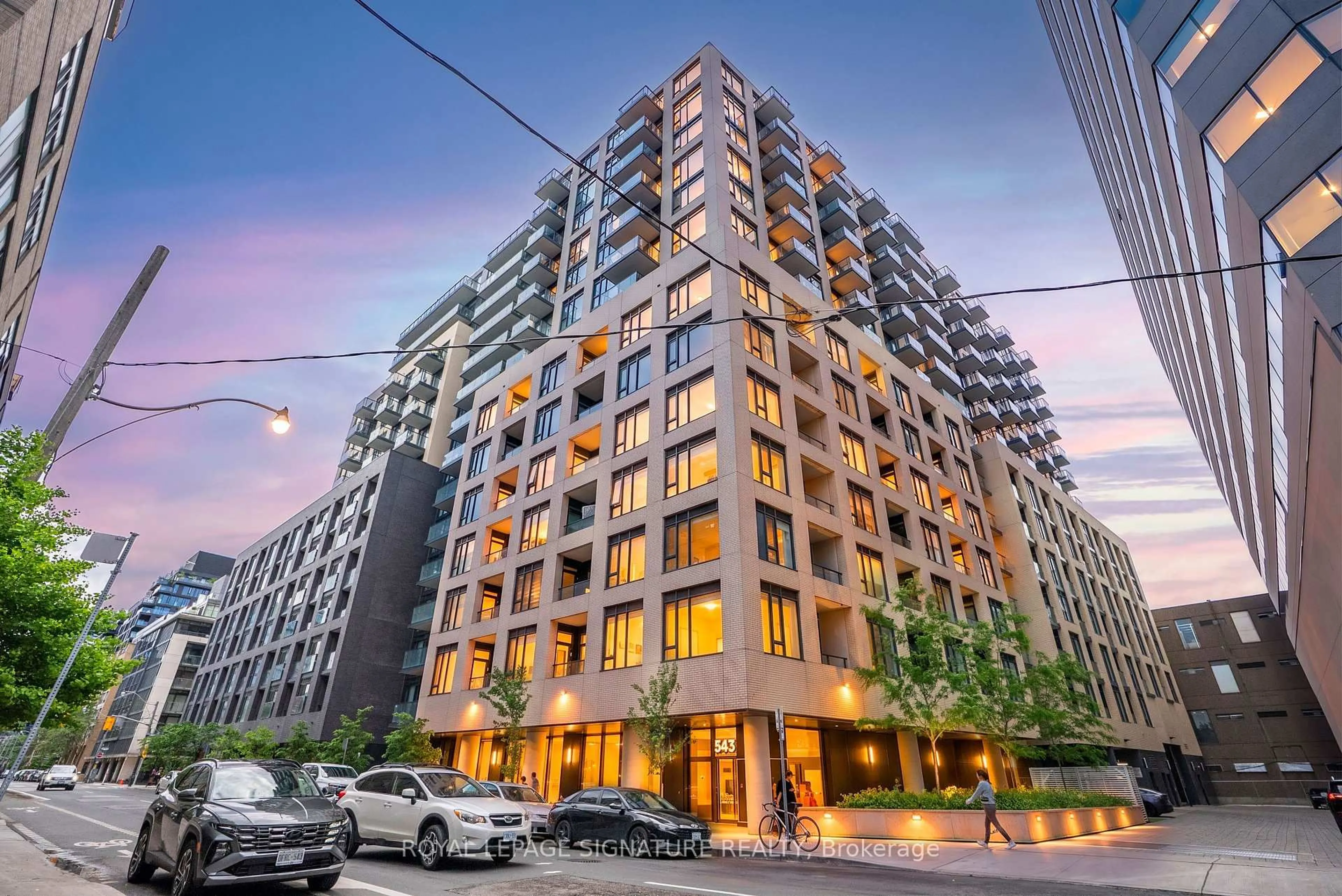 Patio, building for 543 Richmond St #713, Toronto Ontario M5V 0W9