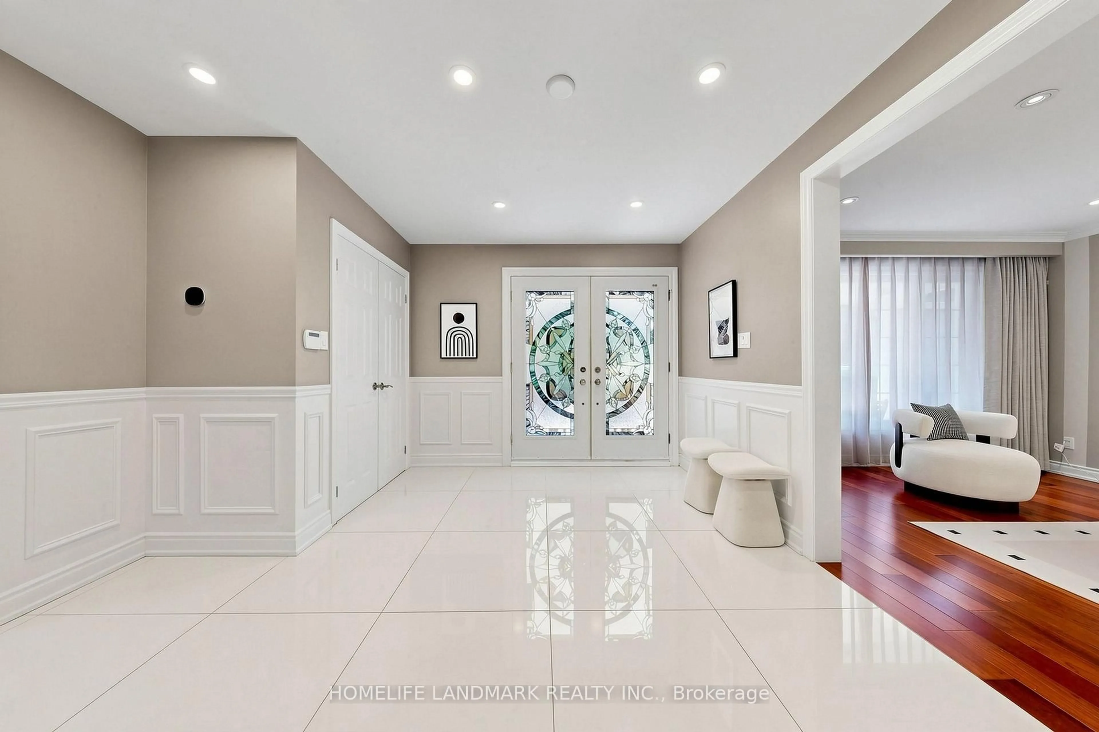 Indoor entryway for 56 Kentland Cres, Toronto Ontario M2M 2X6