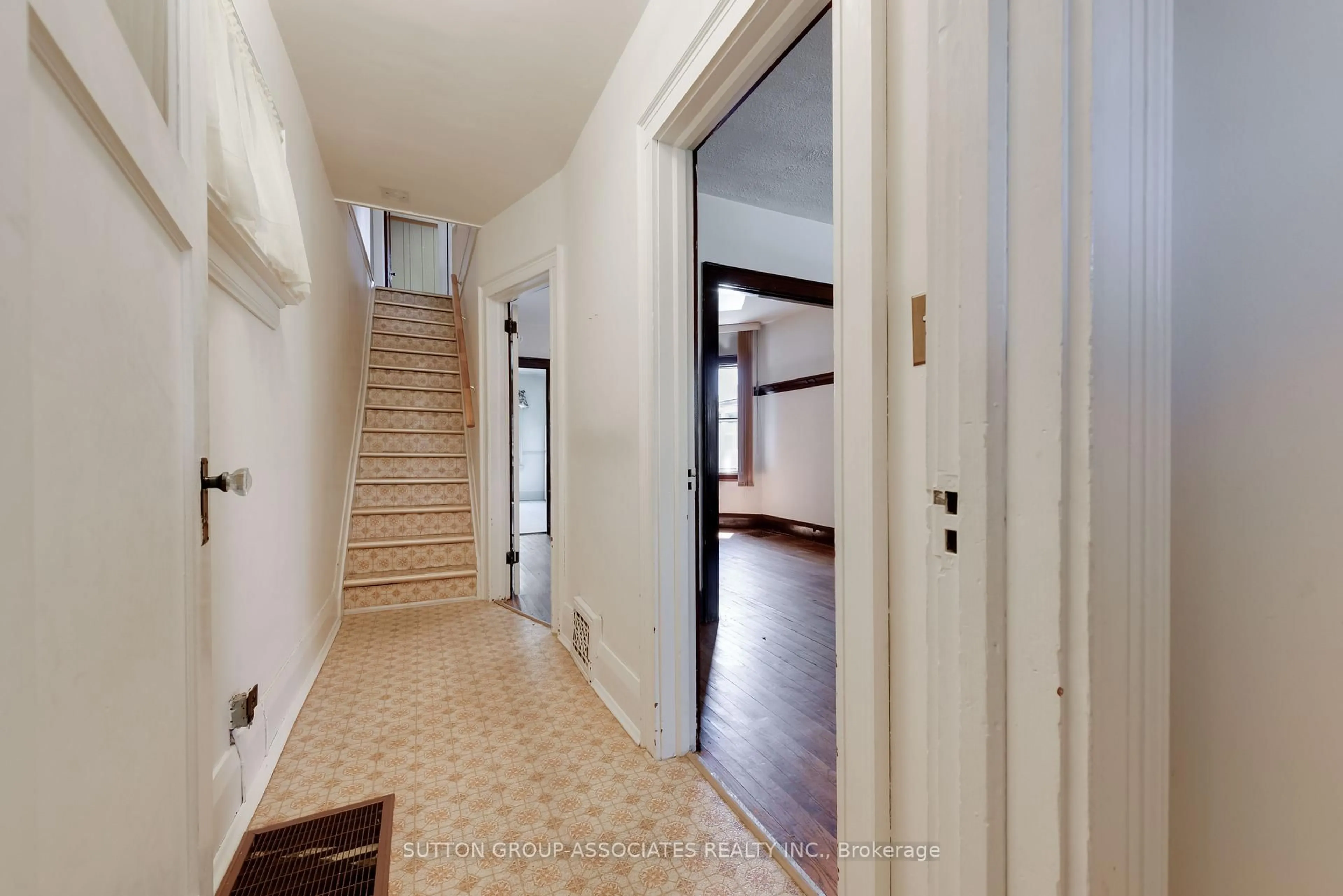 Indoor foyer for 155 Earlsdale Ave, Toronto Ontario M6E 1L3