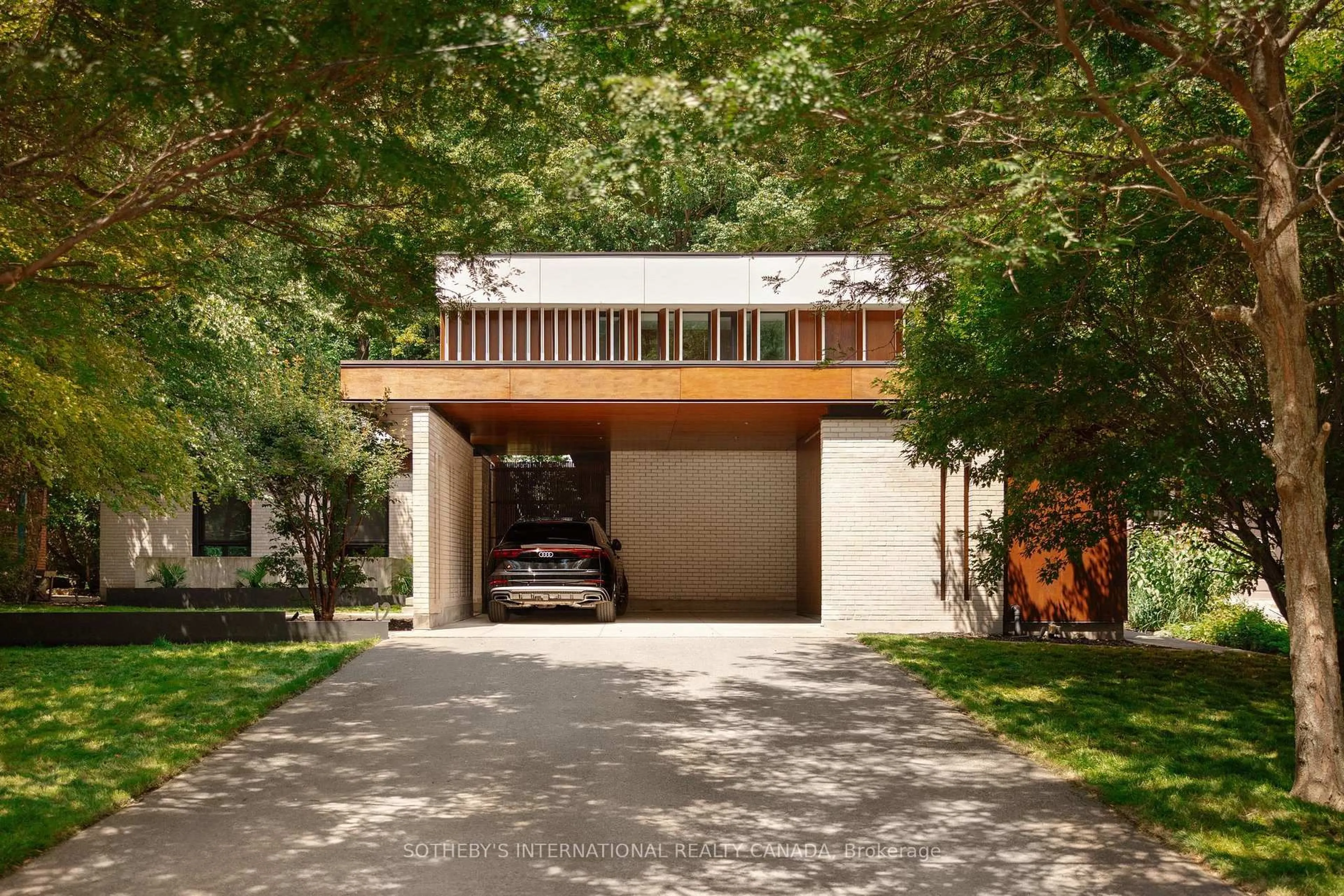 Indoor garage for 12 York Valley Cres, Toronto Ontario M2P 1A7