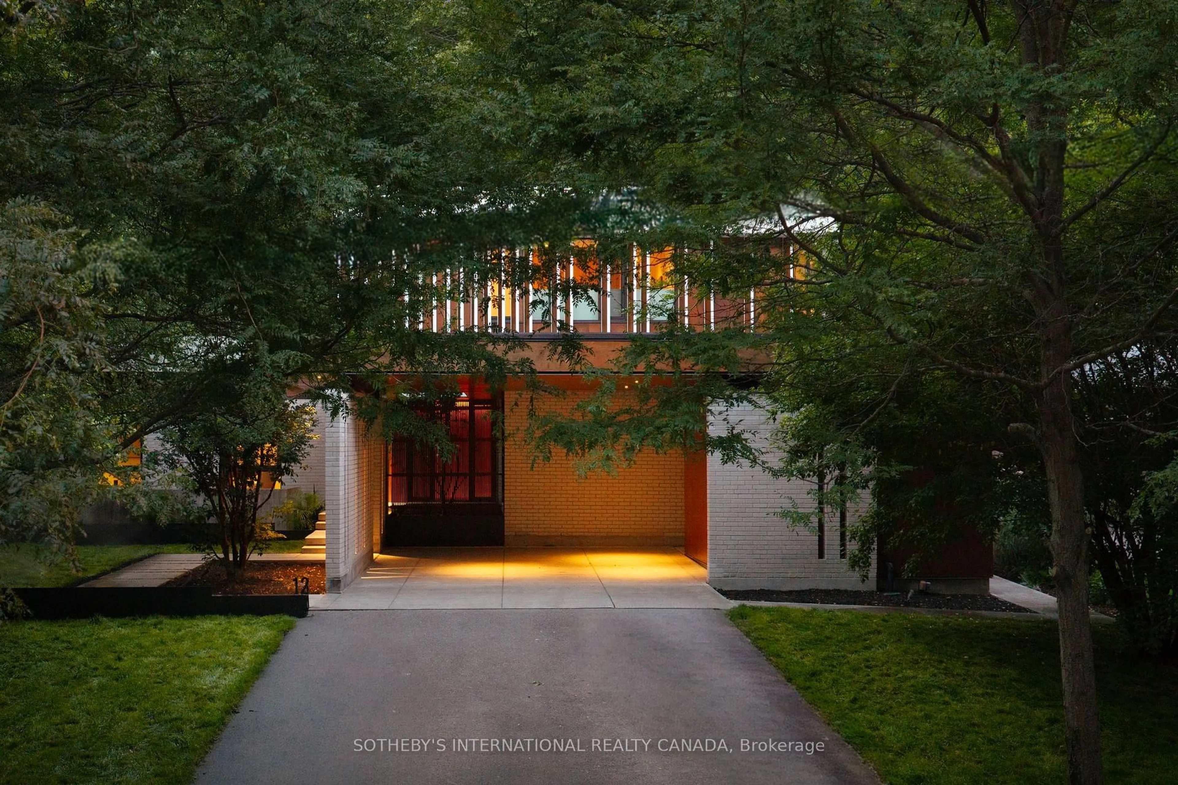 Indoor entryway for 12 York Valley Cres, Toronto Ontario M2P 1A7