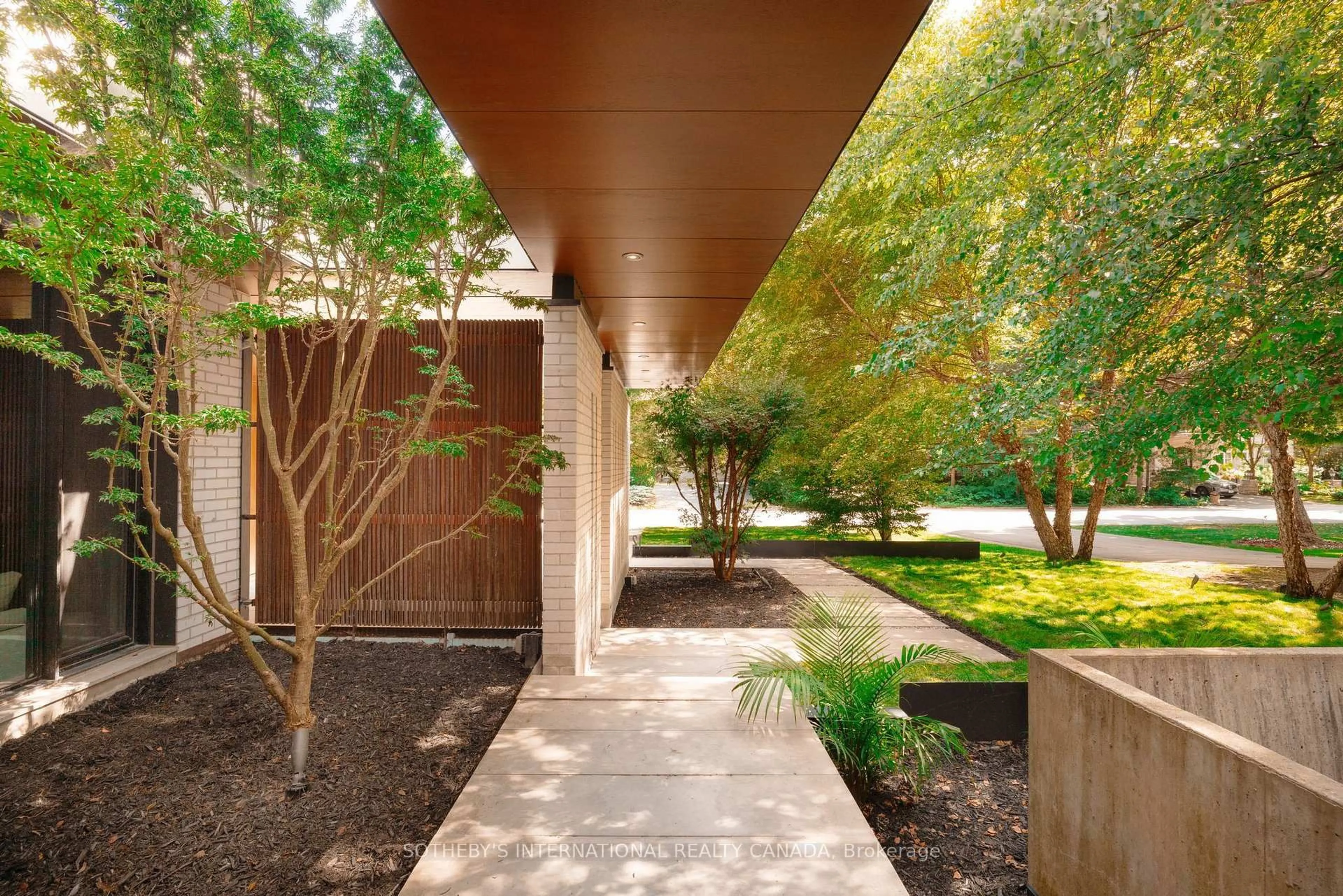 Patio, street for 12 York Valley Cres, Toronto Ontario M2P 1A7