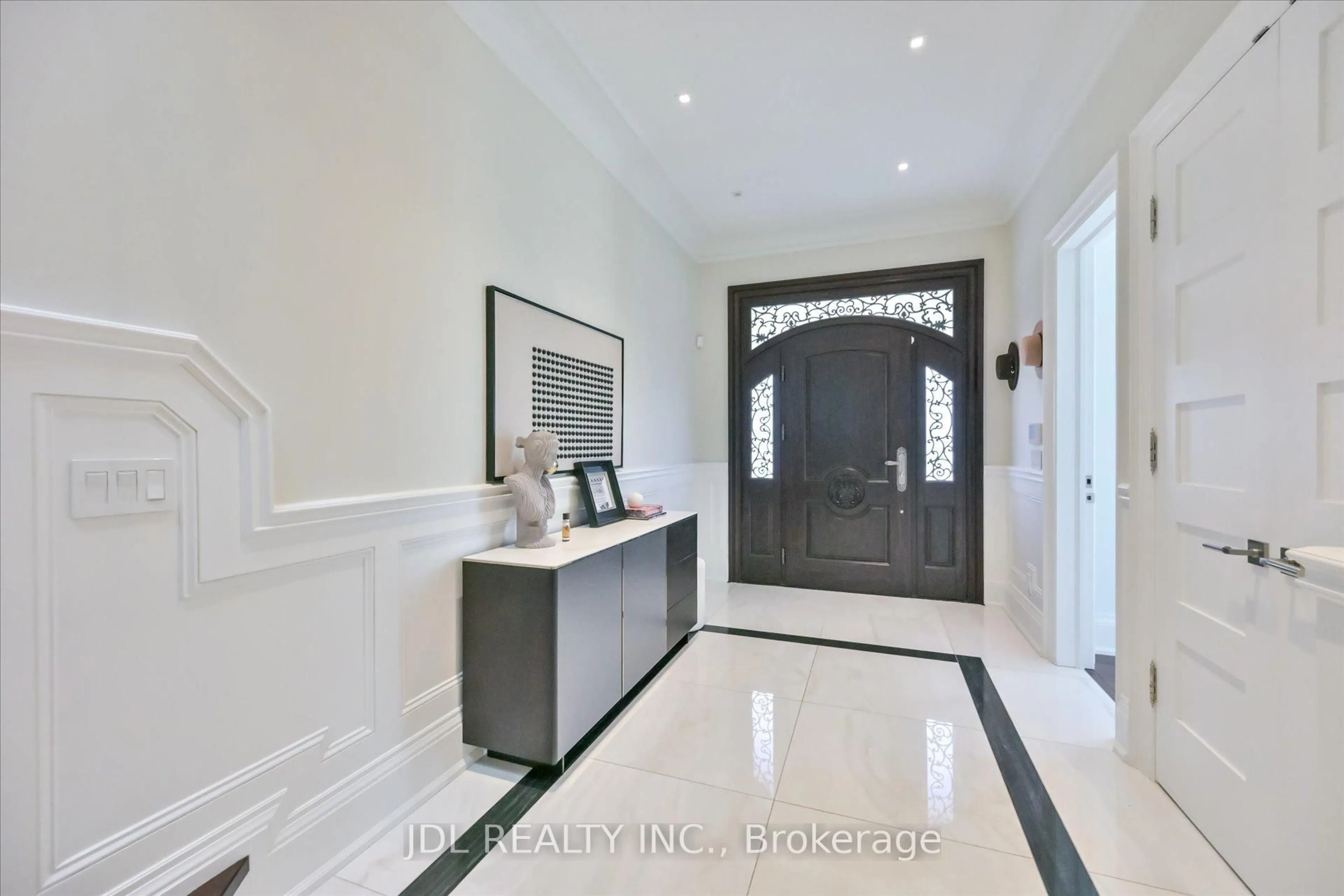 Indoor entryway for 38A Doverwood Crt, Toronto Ontario M2M 2G8