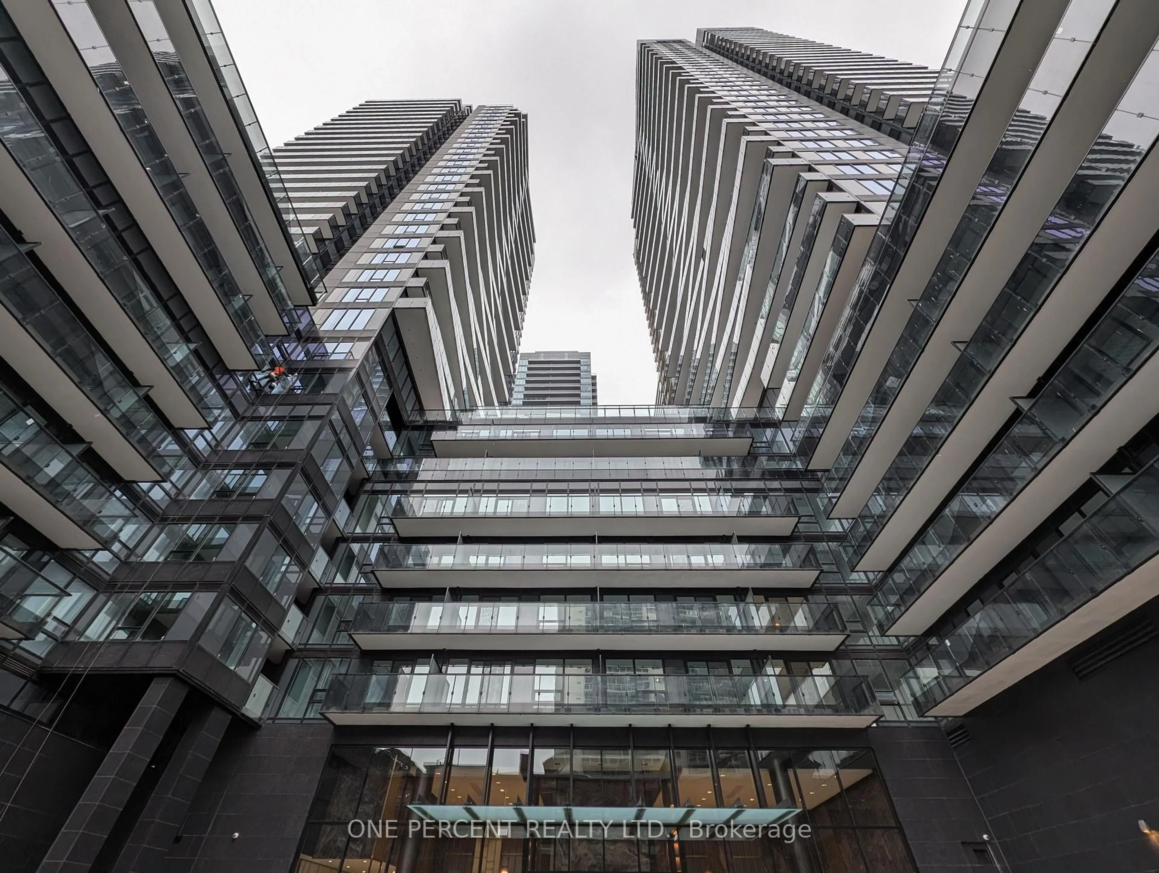 Indoor foyer for 127 Broadway Ave #1104, Toronto Ontario M4P 1V4