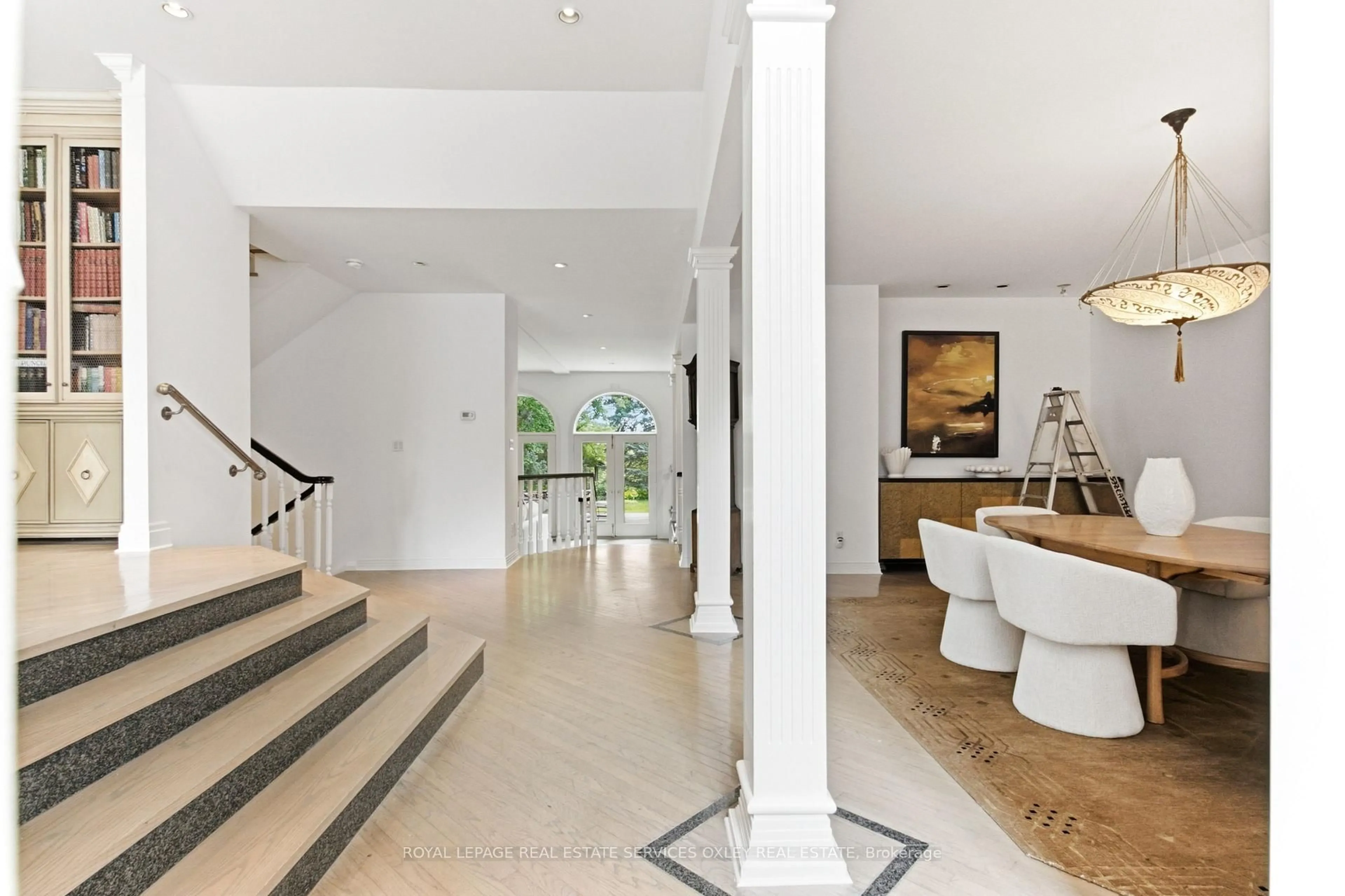 Indoor foyer for 21 Astley Ave, Toronto Ontario M4W 3B3