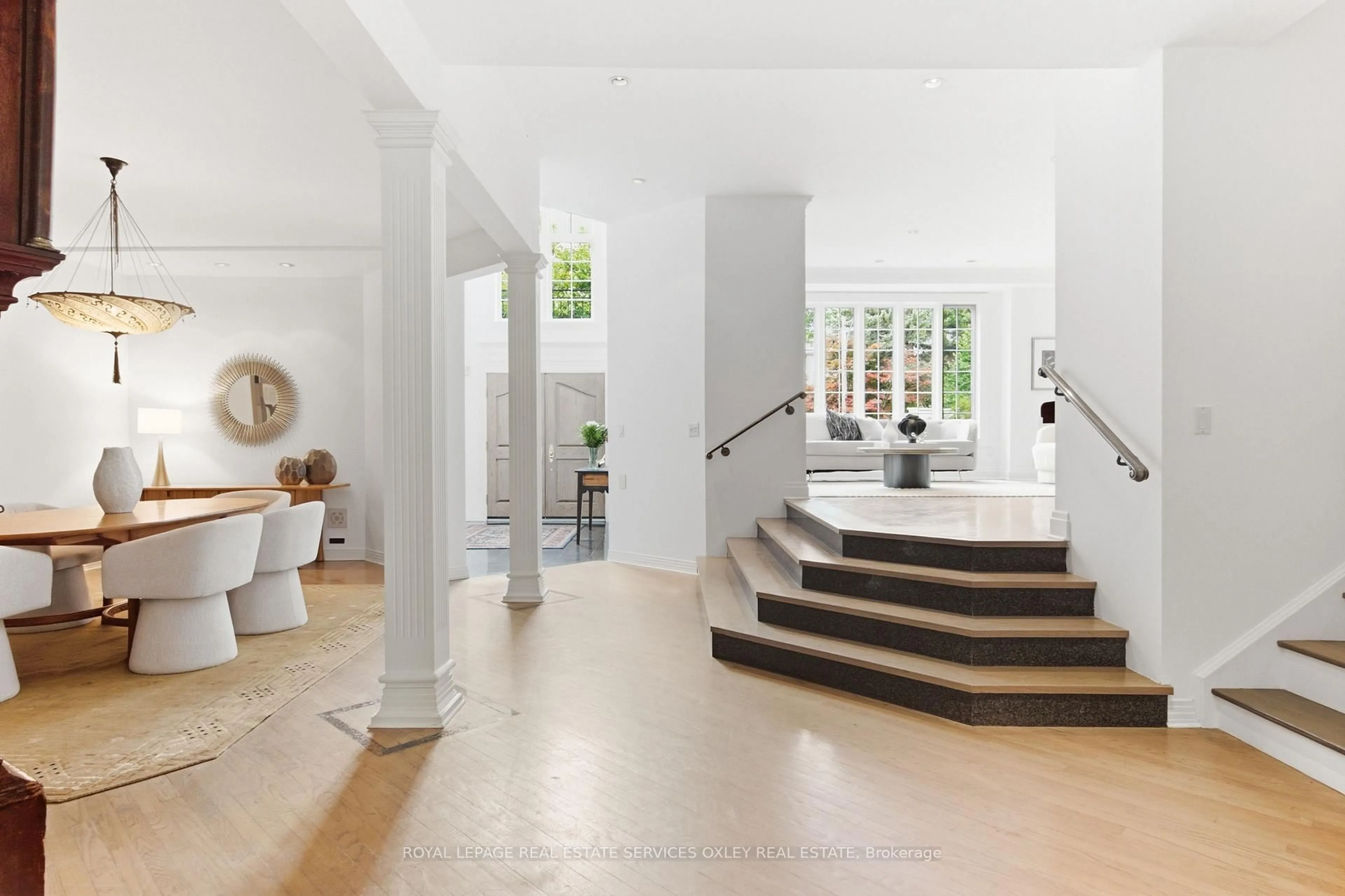 Indoor foyer for 21 Astley Ave, Toronto Ontario M4W 3B3