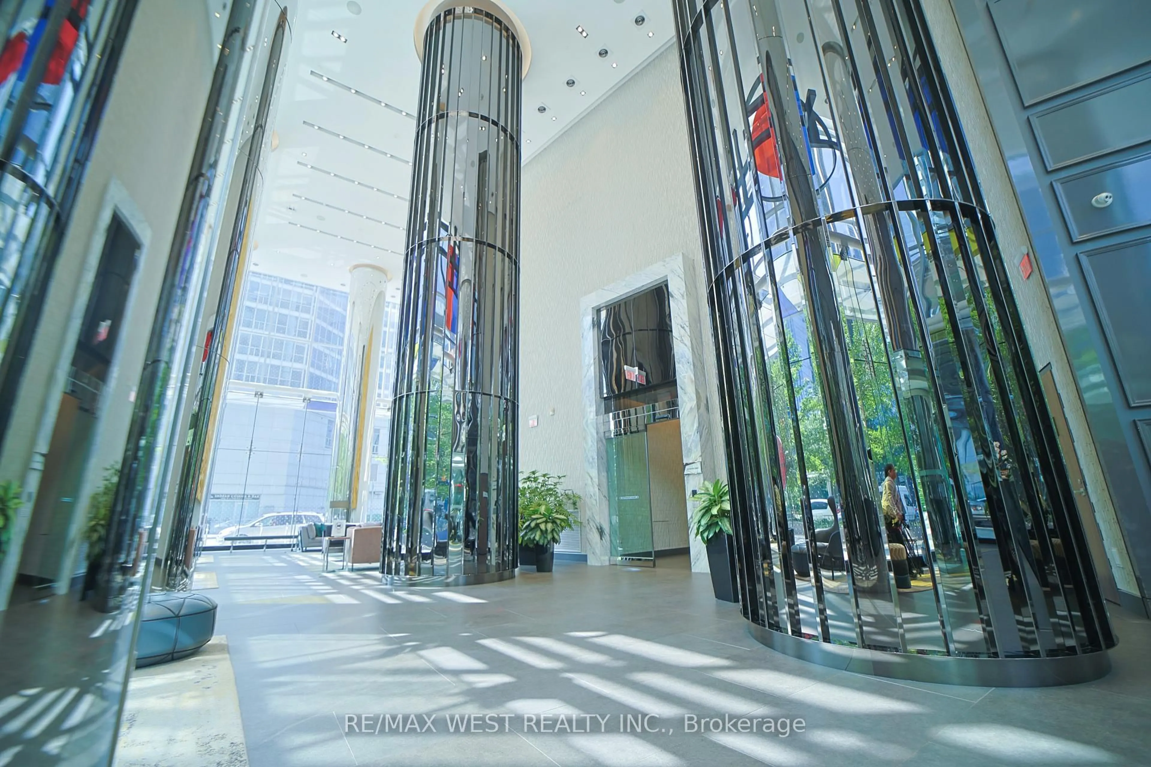 Indoor foyer for 10 YORK St #1101, Toronto Ontario M5J 0E1