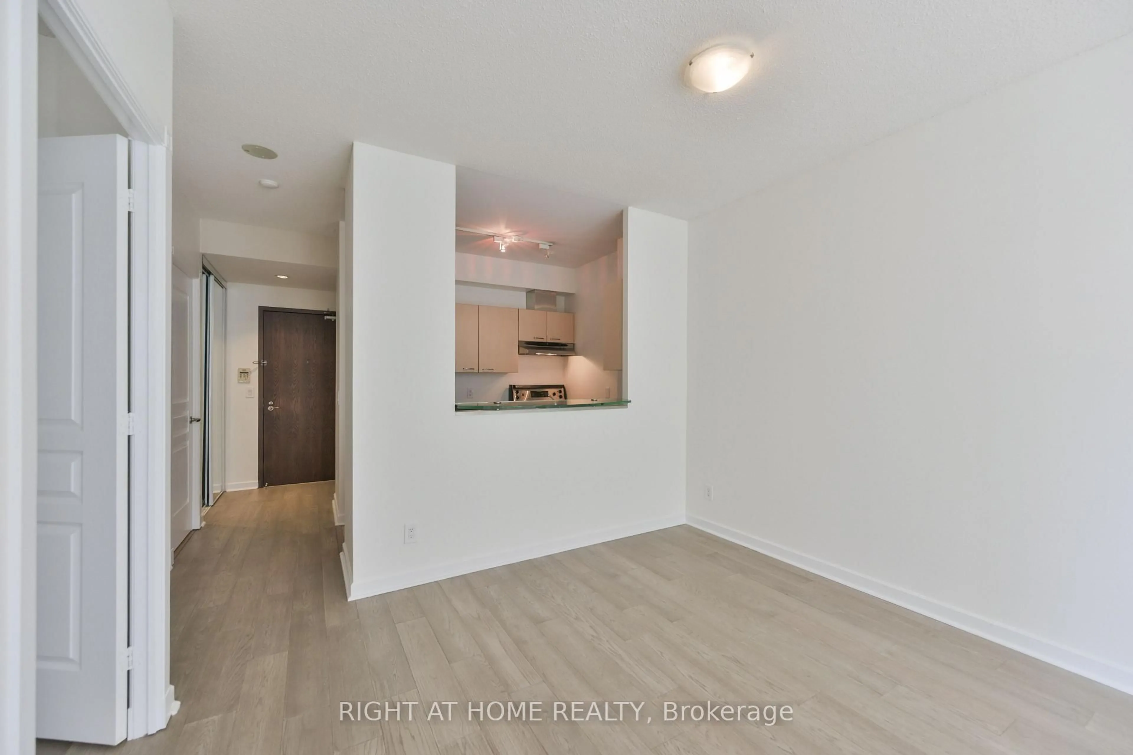 Unknown for 438 Richmond St #621, Toronto Ontario M5V 3S6