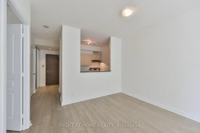 438 Richmond St #621, Toronto 4