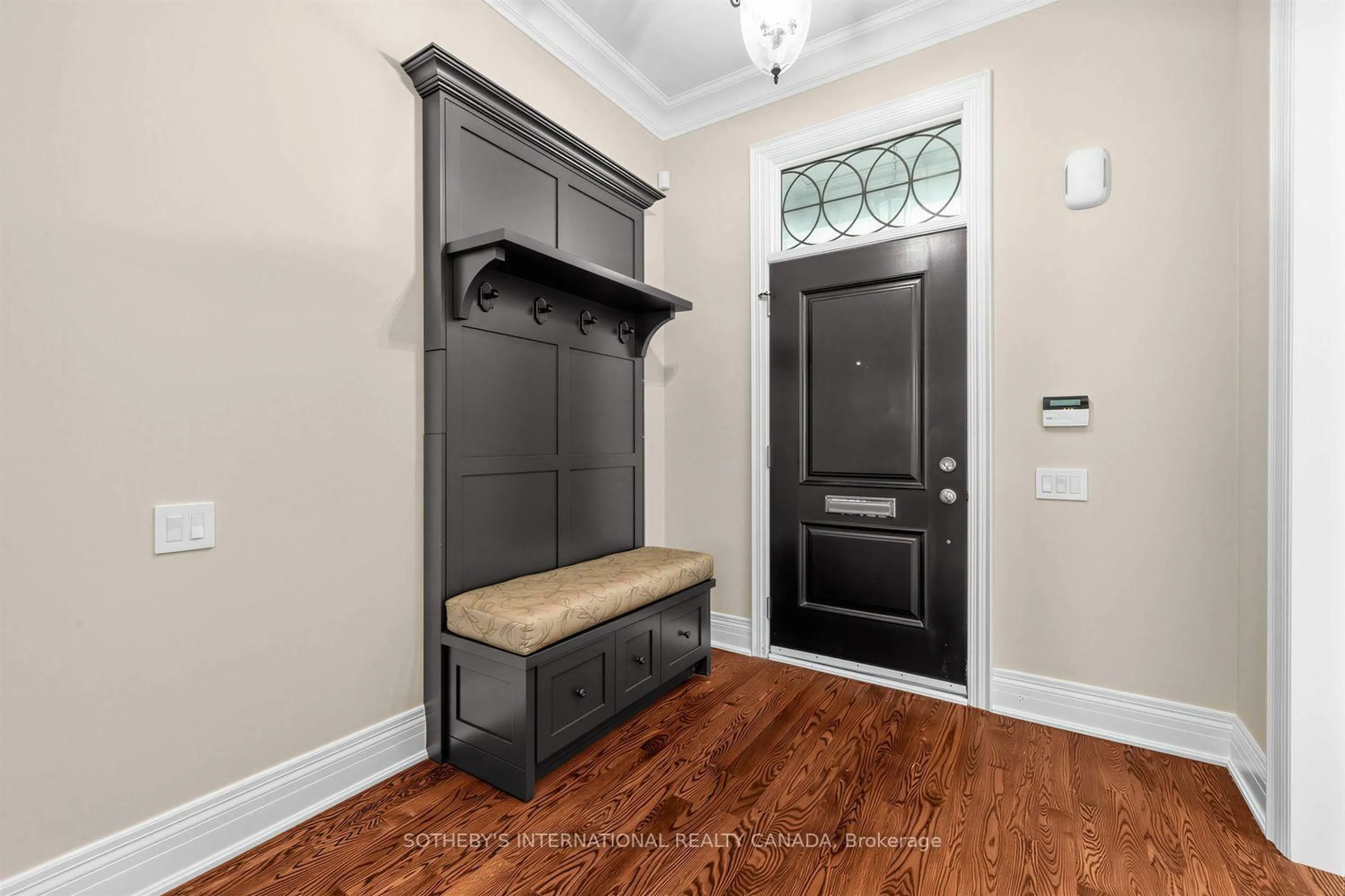 Indoor entryway for 109 Lonsdale Rd, Toronto Ontario M4V 1W4