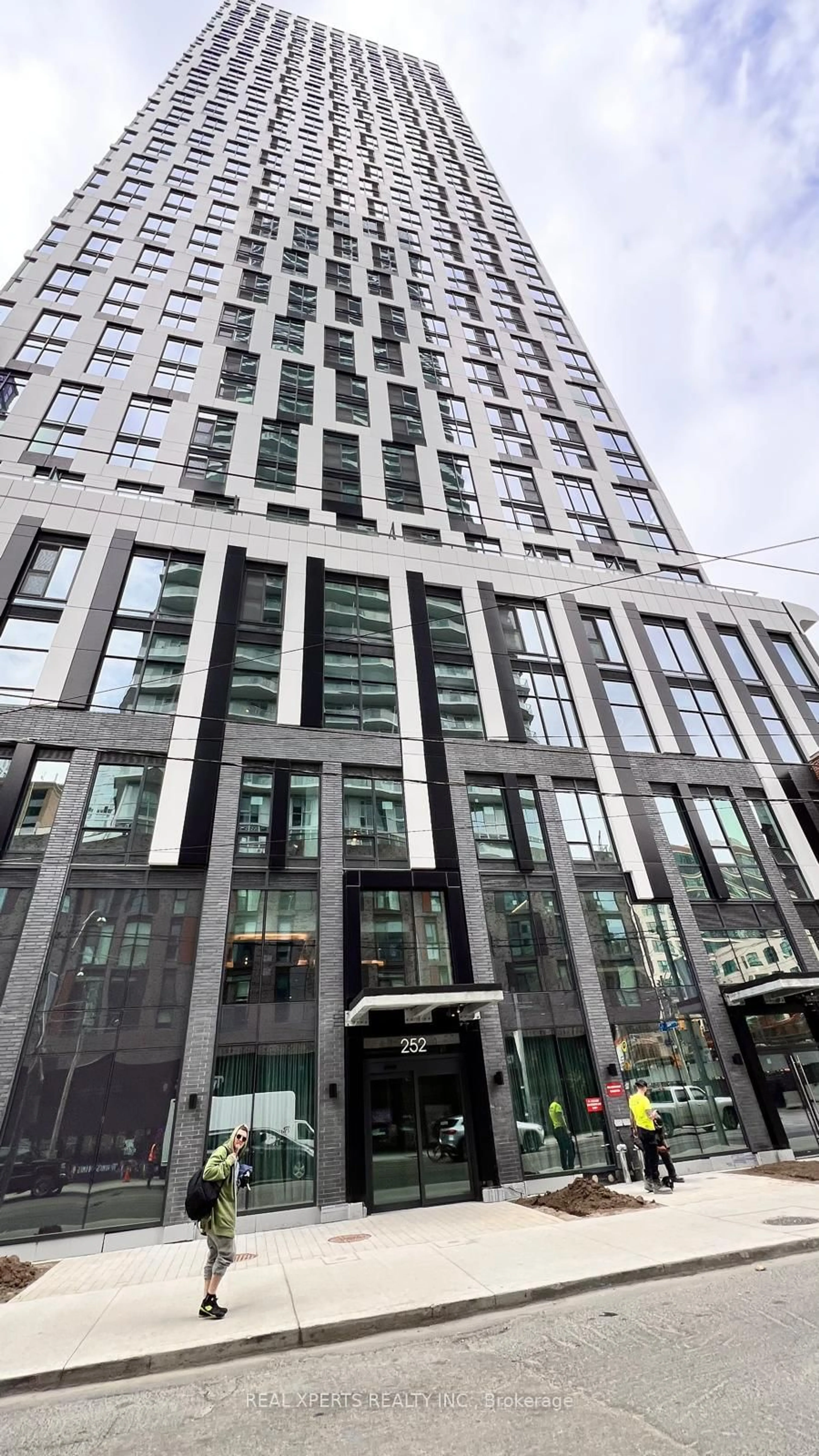 Indoor foyer for 252 Church St #2209, Toronto Ontario M5B 0E6