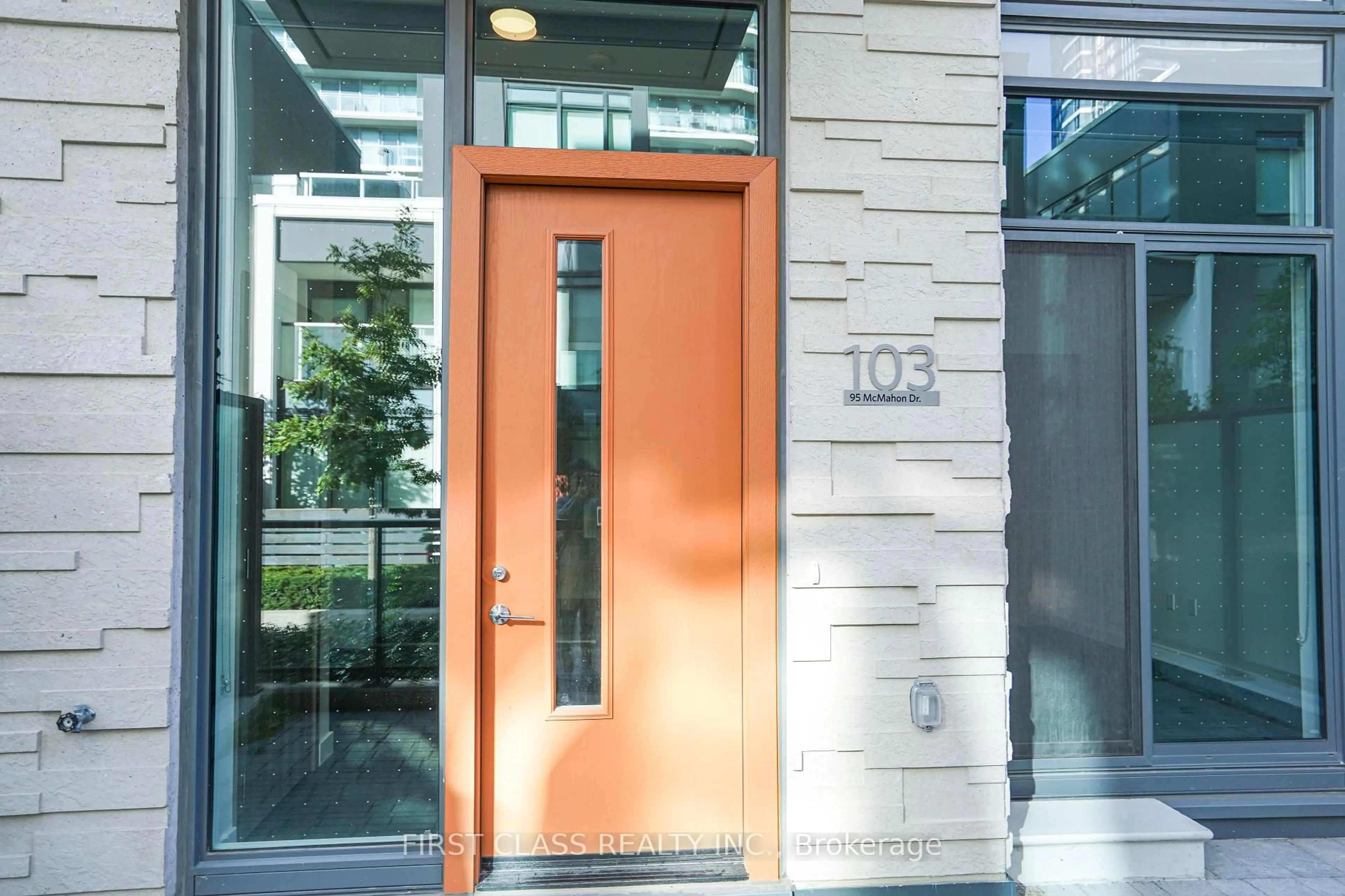 Indoor foyer for 95 Mcmahon Dr #TH103, Toronto Ontario M2K 0H2