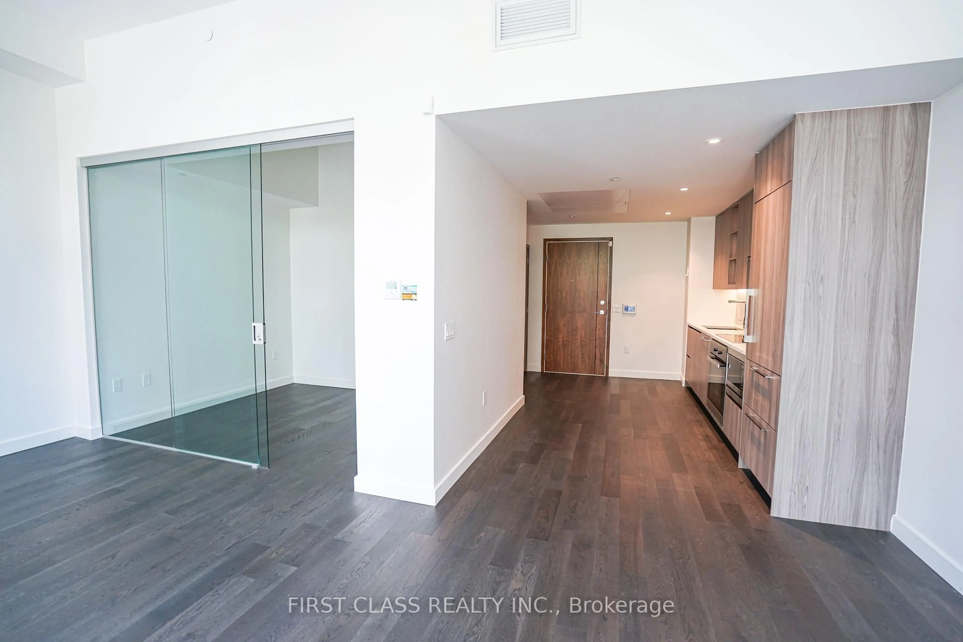 A pic of a room for 95 Mcmahon Dr #TH103, Toronto Ontario M2K 0H2