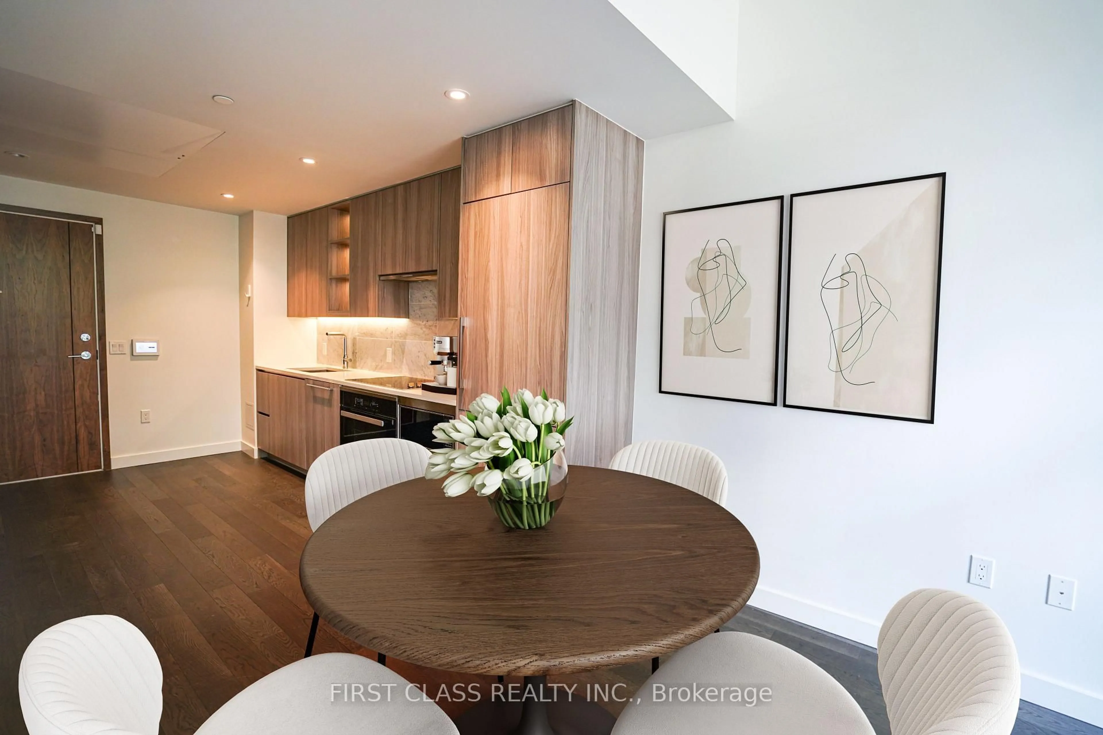 Open concept kitchen, wood/laminate floor for 95 Mcmahon Dr #TH103, Toronto Ontario M2K 0H2