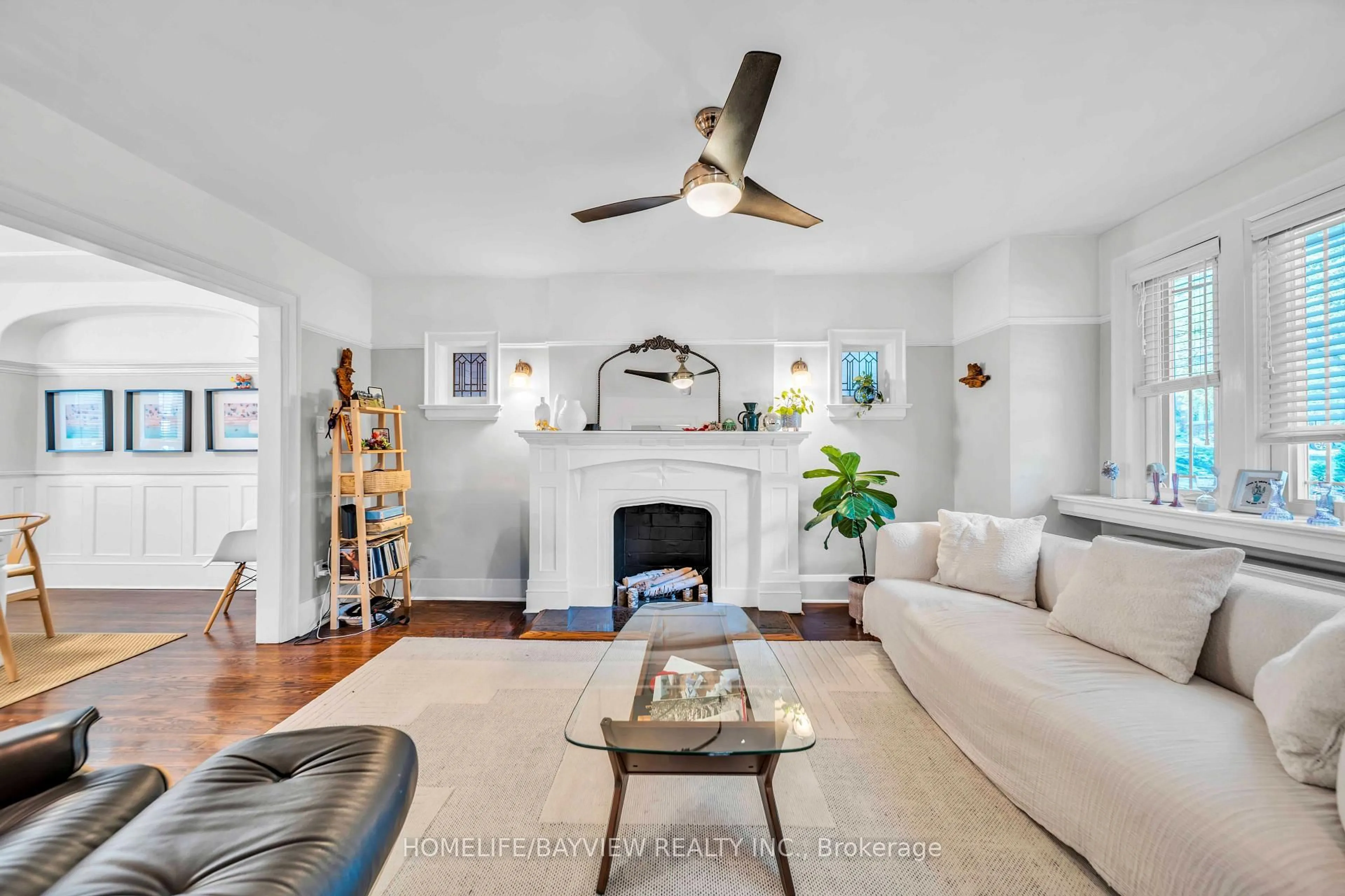 Living room with furniture, unknown for 131 Heddington Ave, Toronto Ontario M5N 2K9