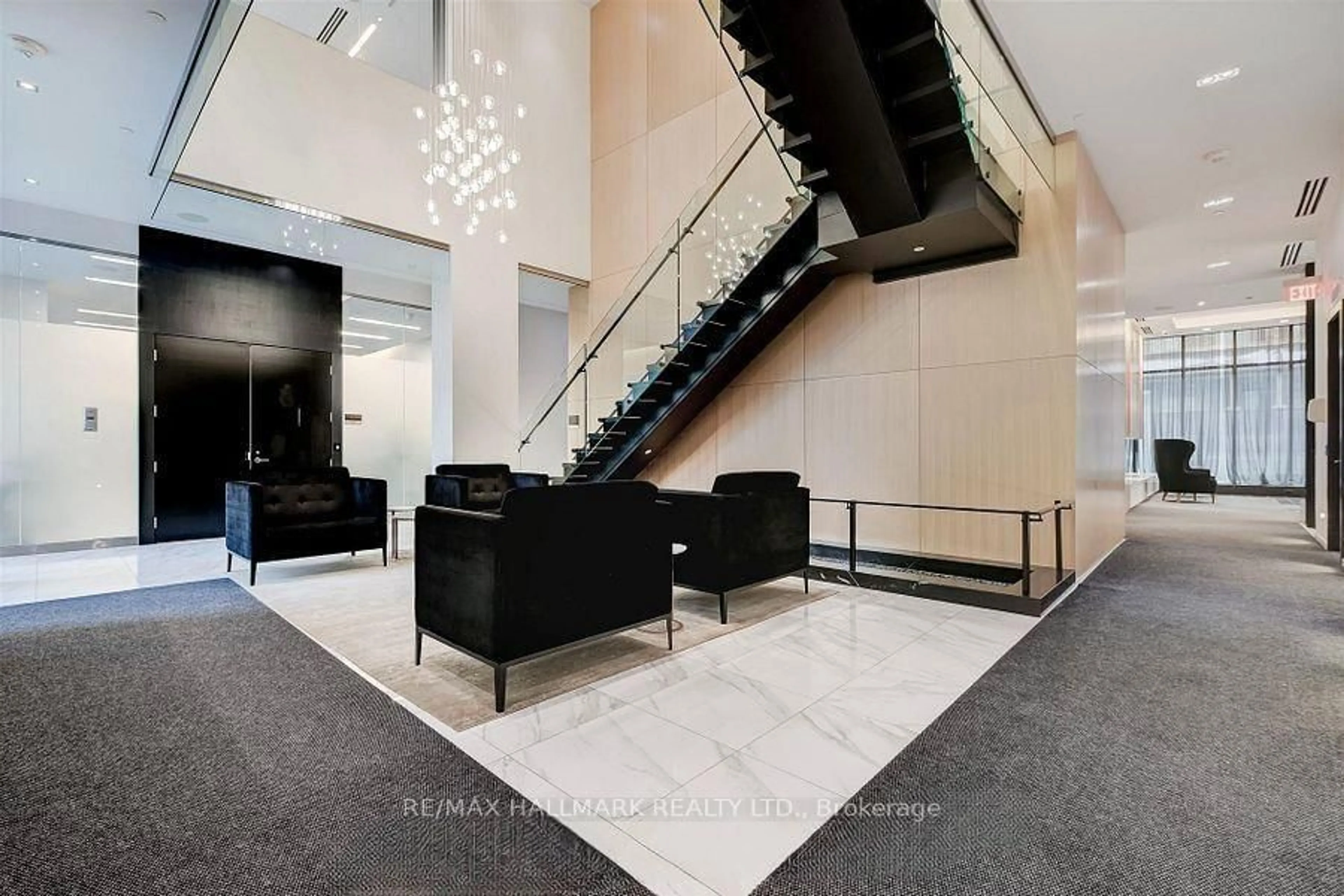 Indoor foyer for 101 Erskine Ave #PH15, Toronto Ontario M4P 0C5