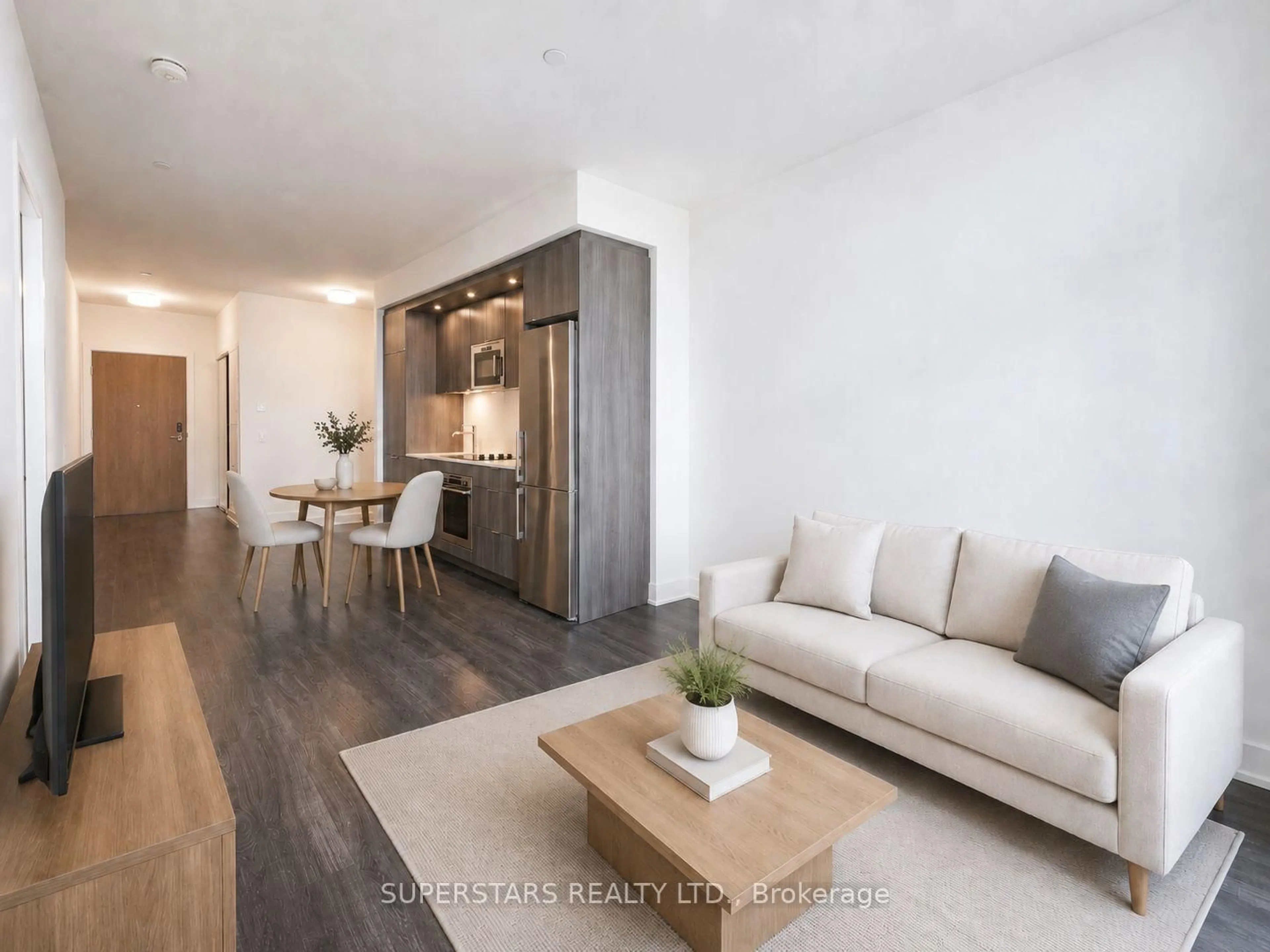 Living room with furniture, wood/laminate floor for 20 Inn On The Park Dr #645, Toronto Ontario M3C 0P7