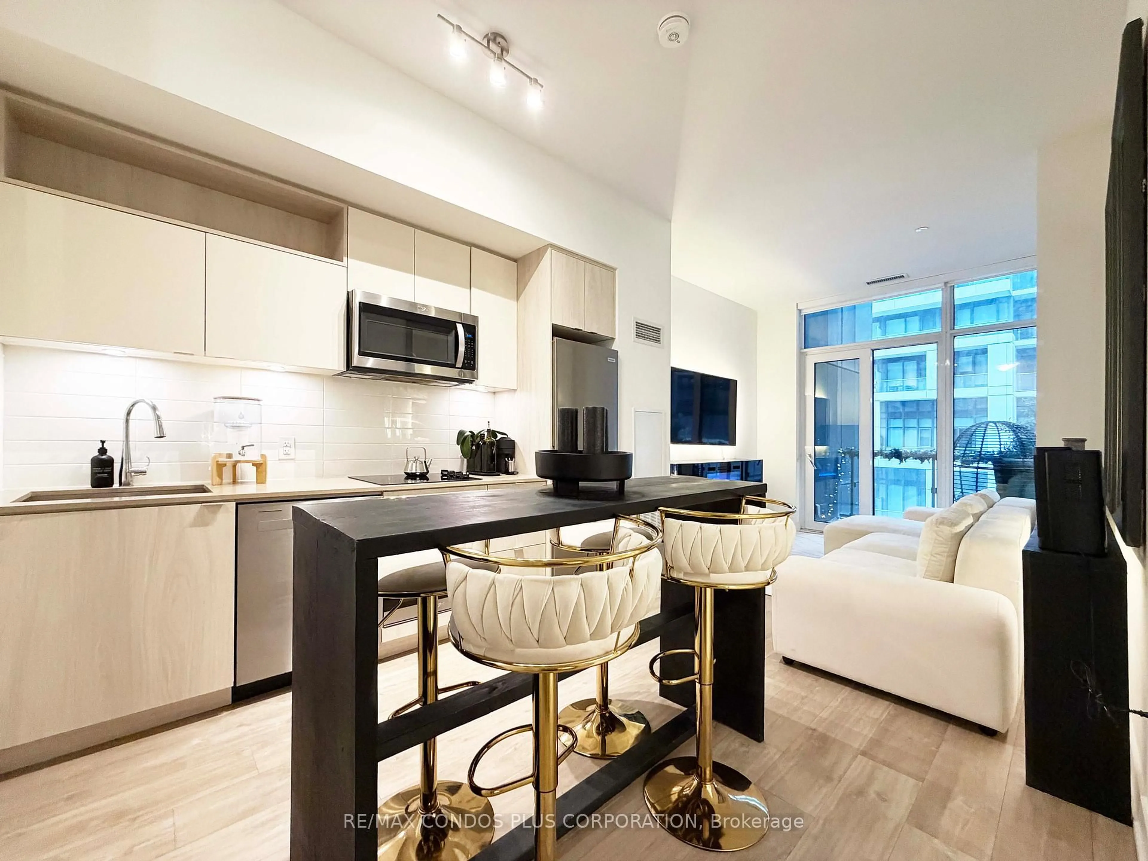 Open concept kitchen, unknown for 60 Princess St #1113, Toronto Ontario M5A 2C7