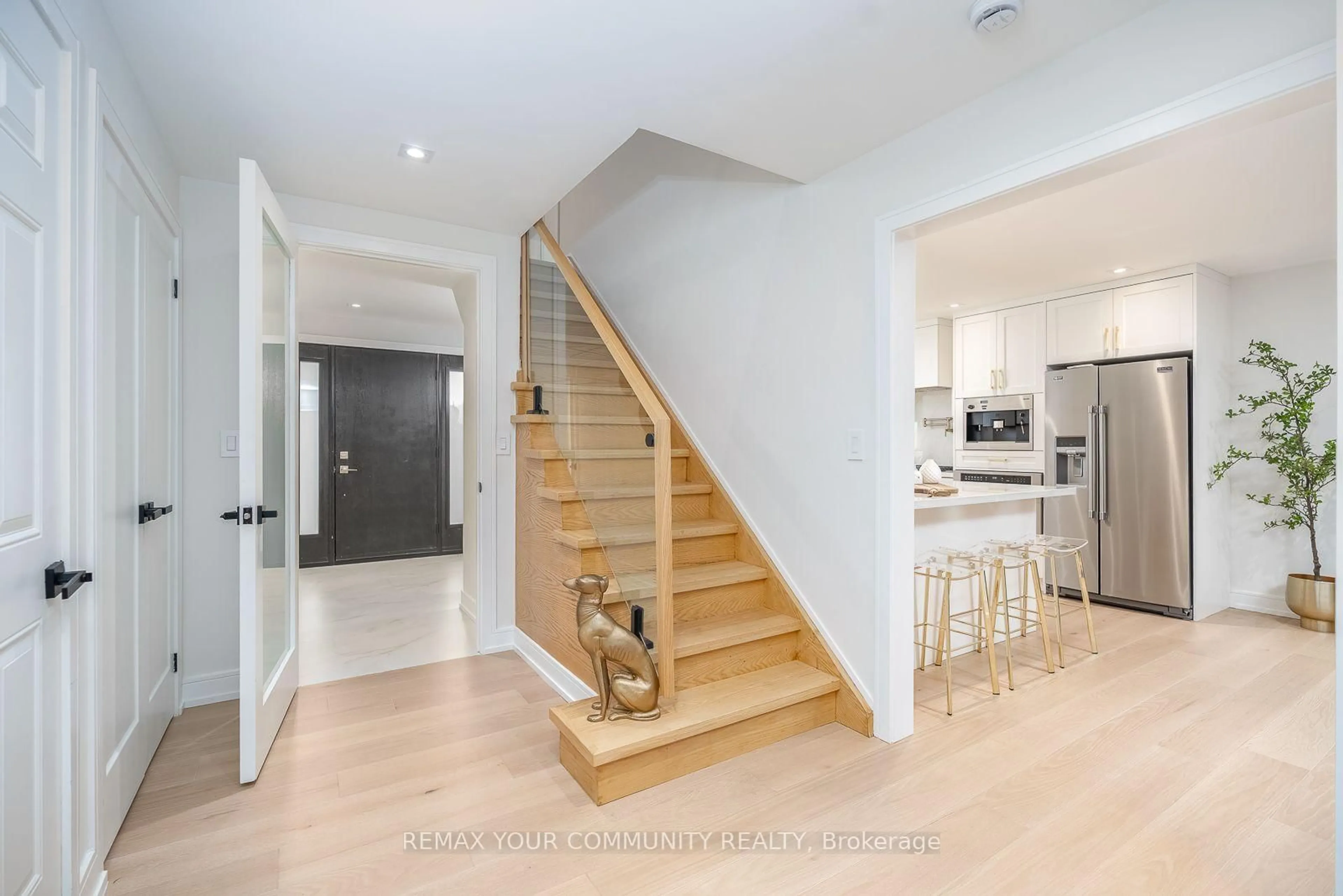 Unknown for 354 Bessborough Dr, Toronto Ontario M4G 3L2