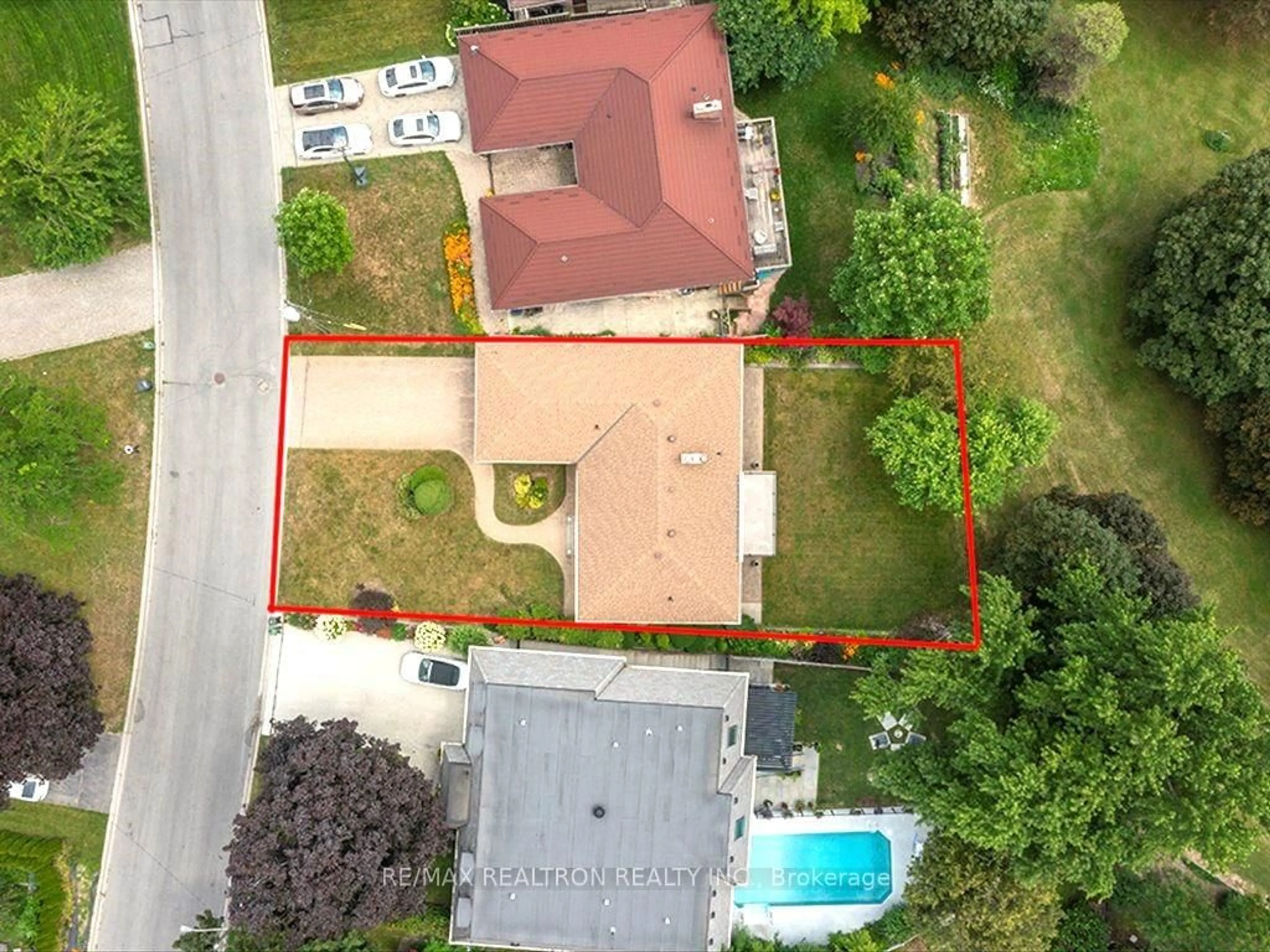 A pic from outside/outdoor area/front of a property/back of a property/a pic from drone, street for 7 Anewen Dr, Toronto Ontario M4A 1R9