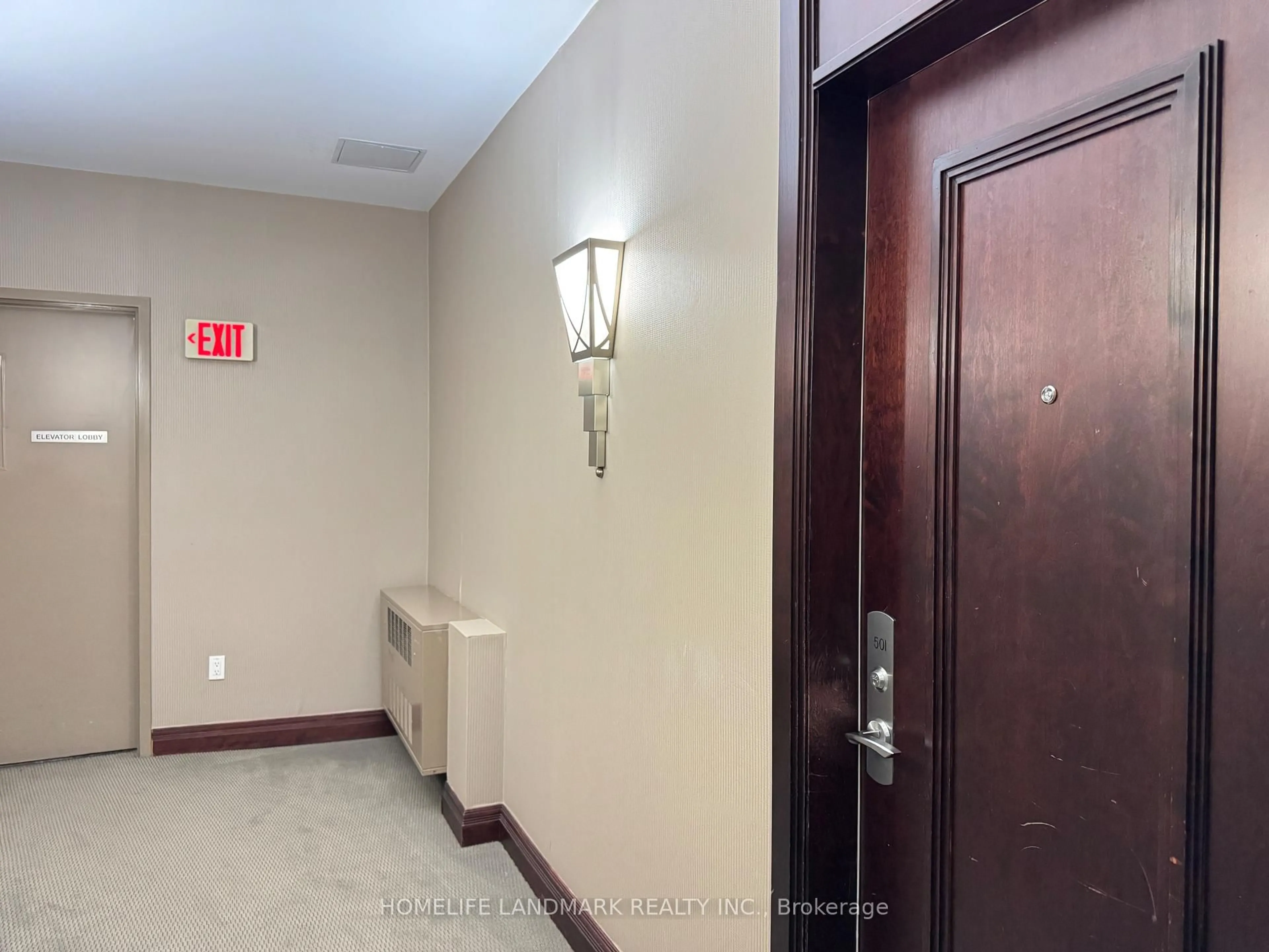 Indoor foyer for 35 Balmuto St #501, Toronto Ontario M4Y 0A3