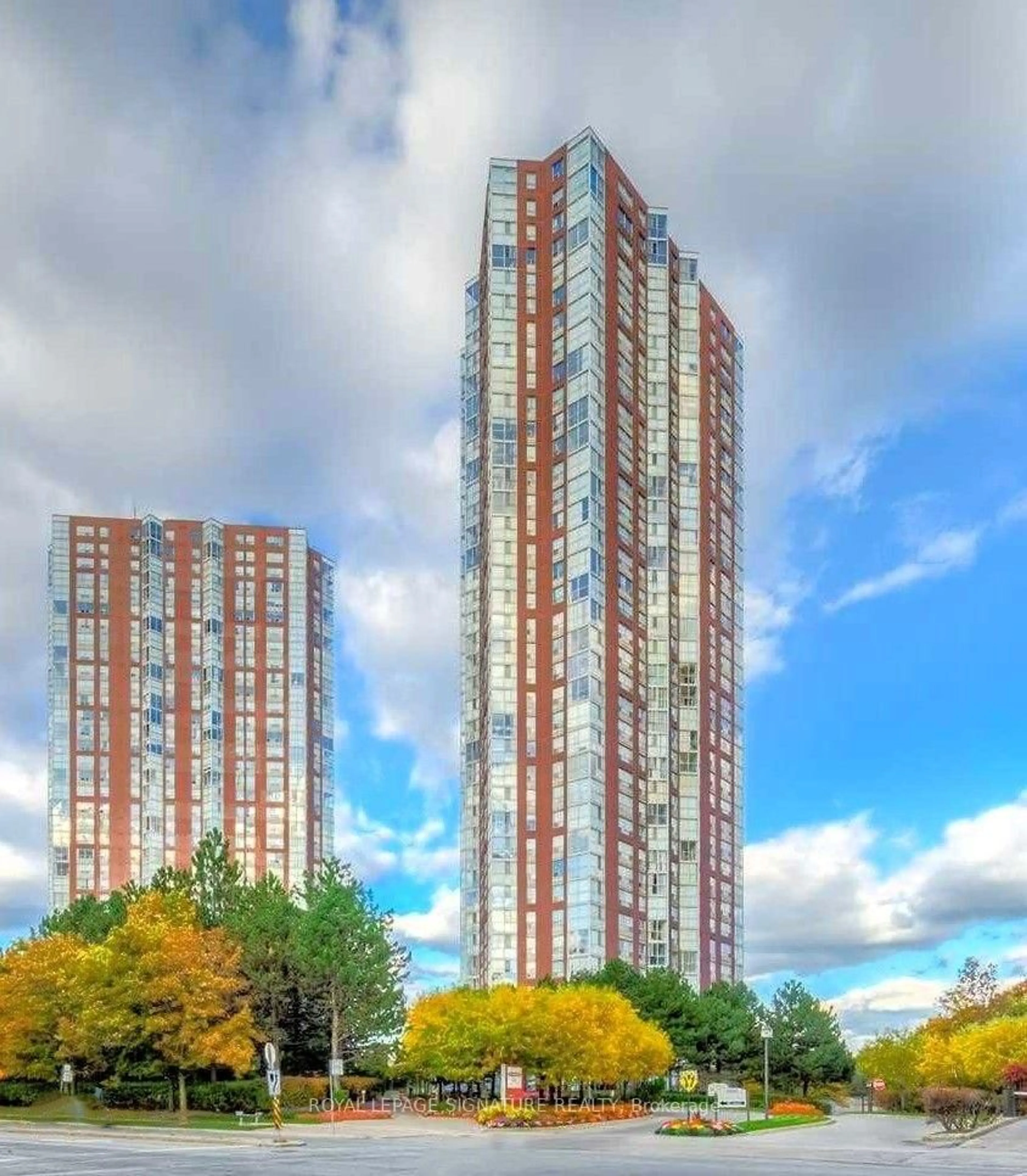 A pic from outside/outdoor area/front of a property/back of a property/a pic from drone, building for 5 Concorde Pl #1103, Toronto Ontario M3C 3M8