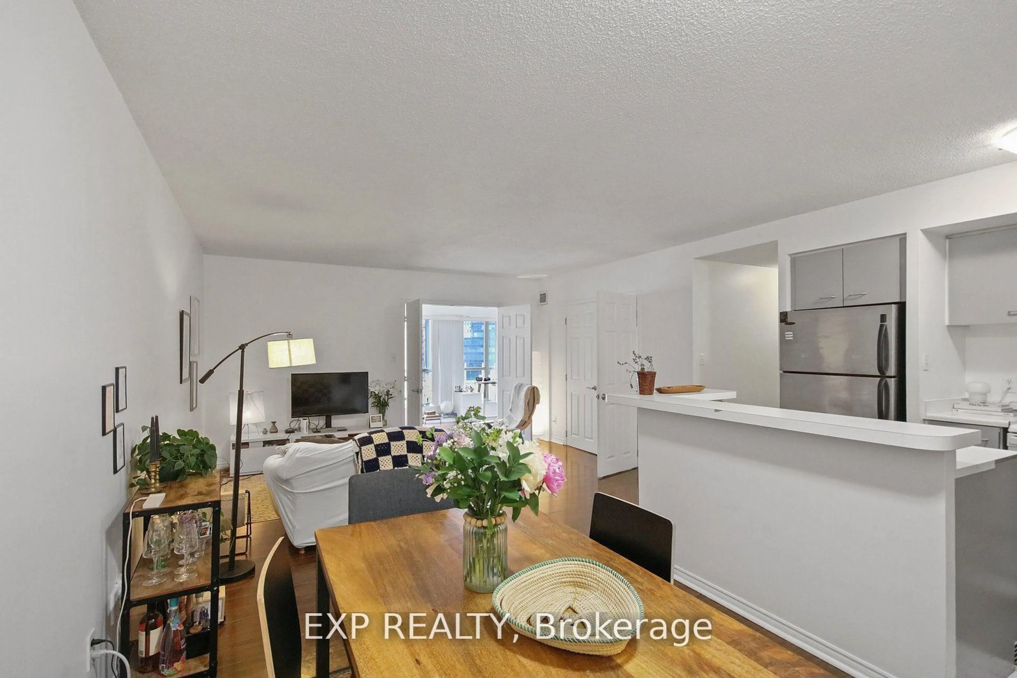 A pic of a room for 25 The Esplanade #808, Toronto Ontario M5E 1W5