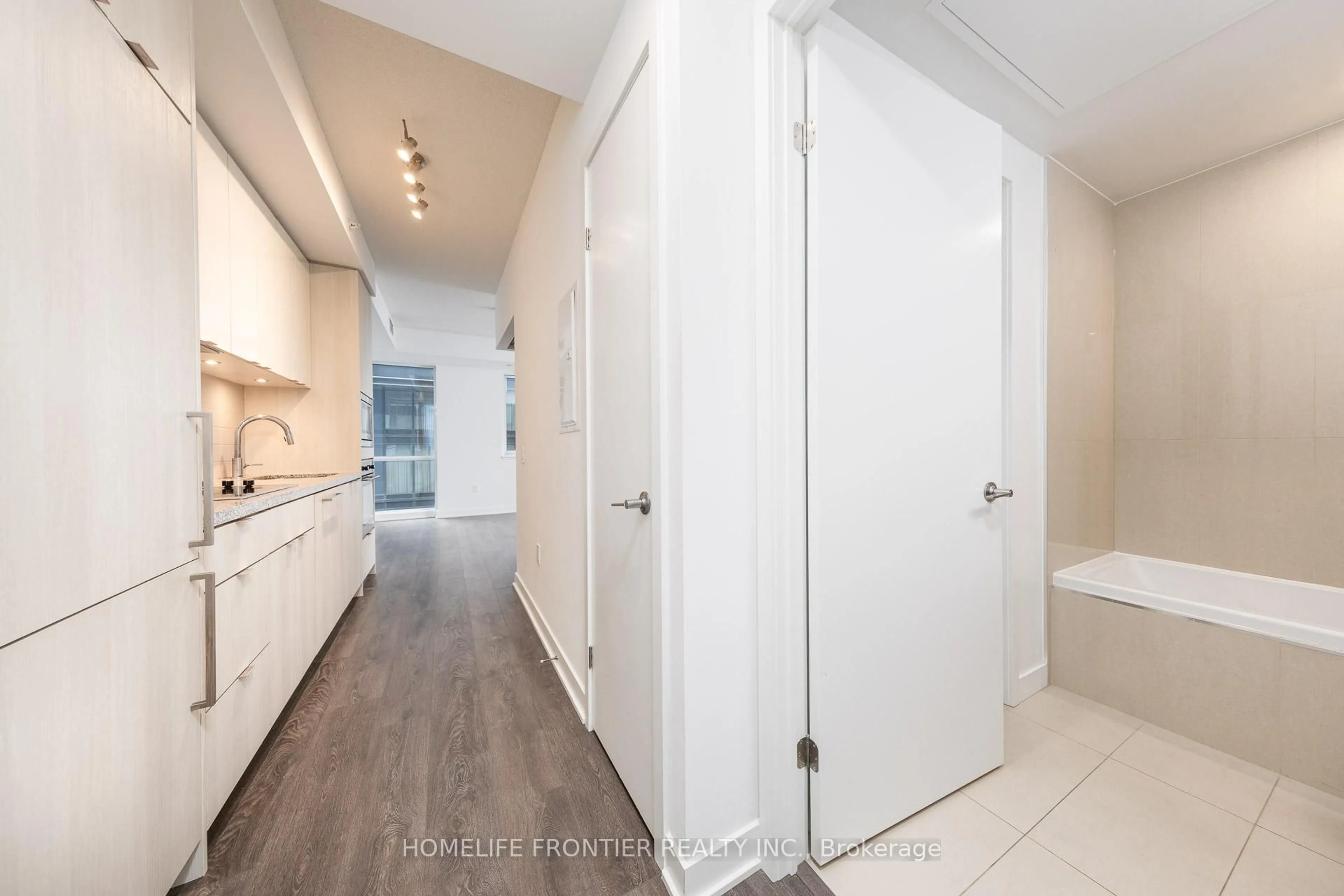 Unknown for 115 Blue Jays Way #705, Toronto Ontario M5V 0N4