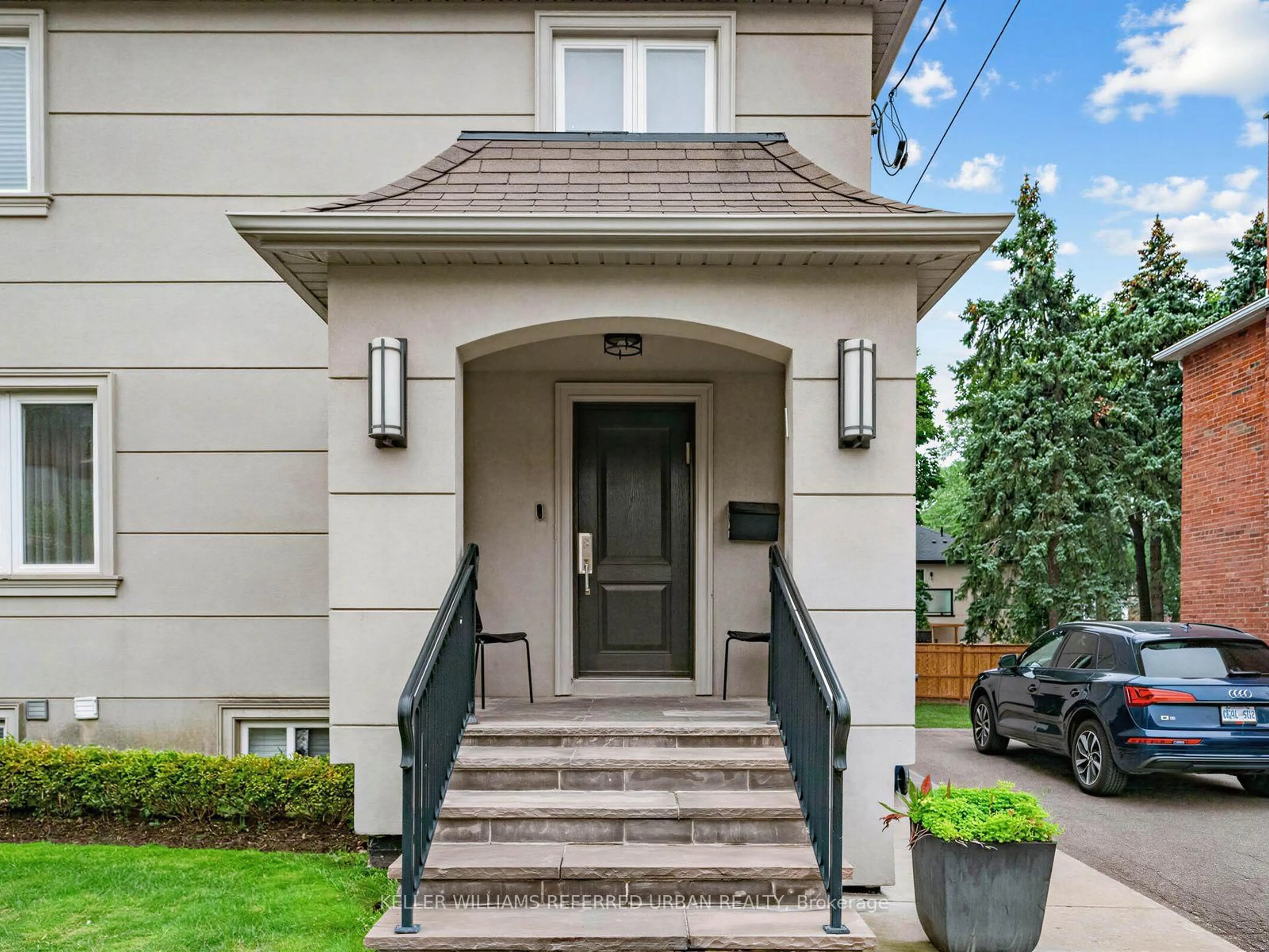 Indoor entryway for 45 Fairholme Ave, Toronto Ontario M6B 2W7