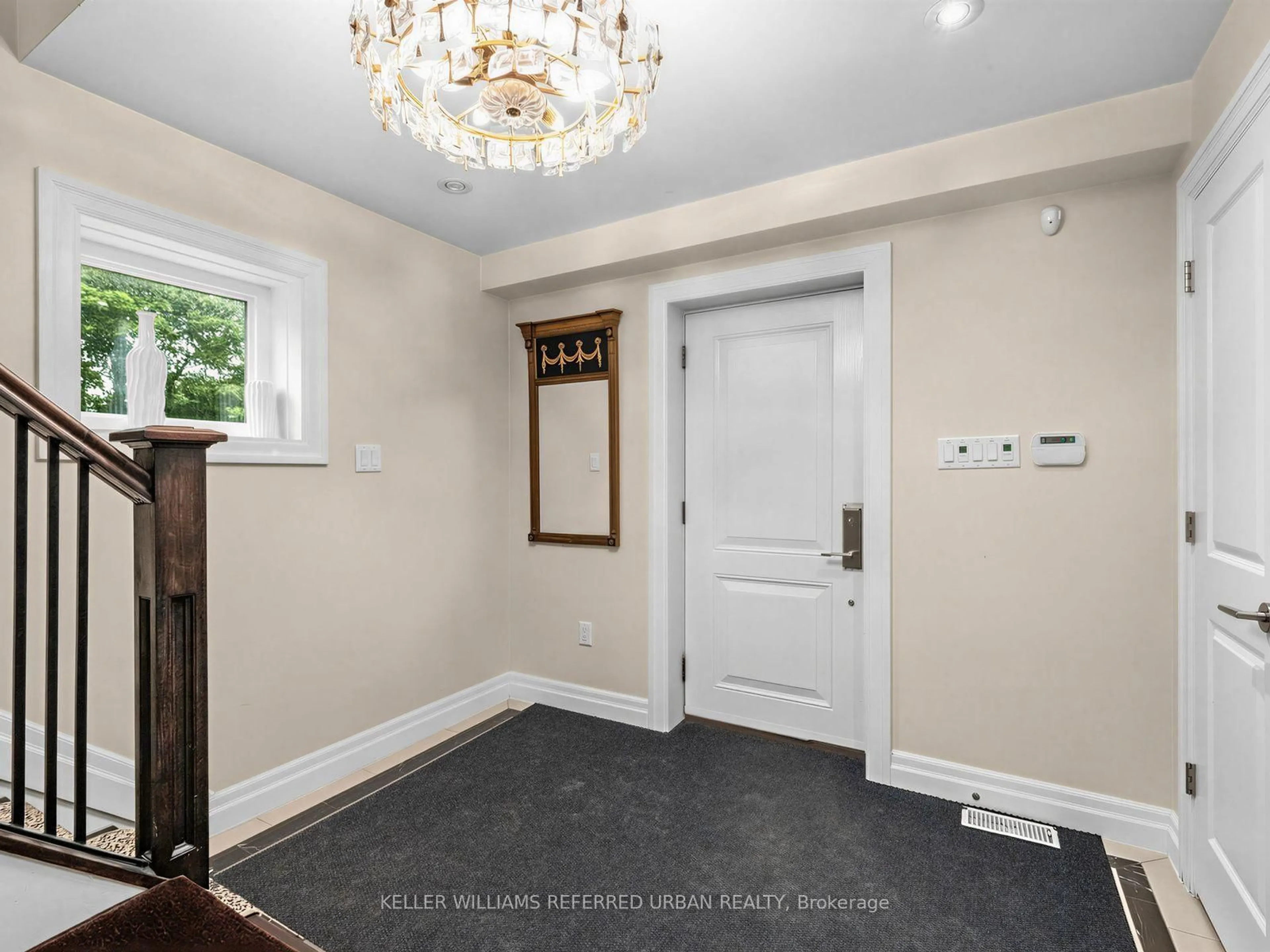 Indoor entryway for 45 Fairholme Ave, Toronto Ontario M6B 2W7