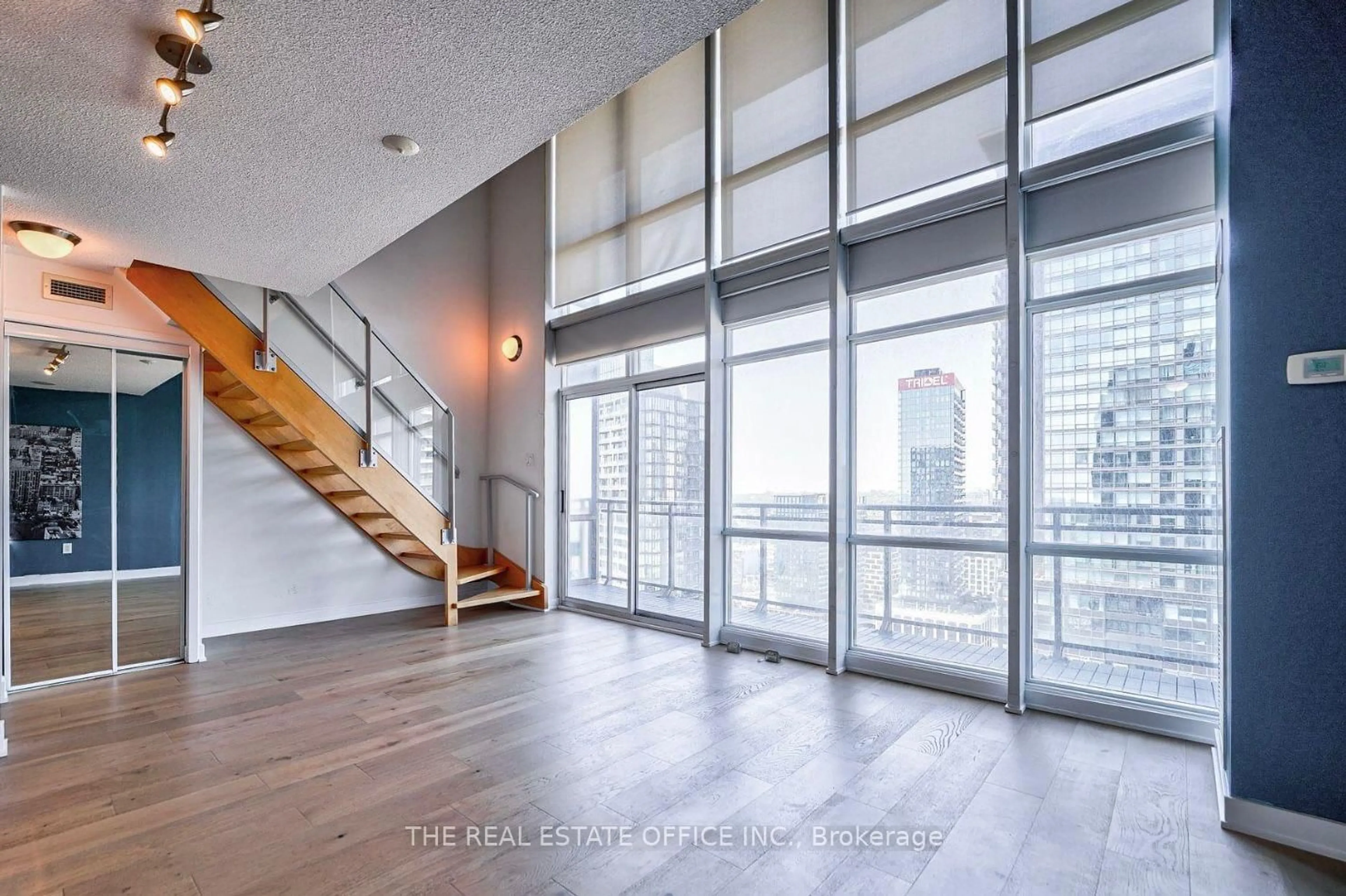 Indoor foyer for 15 Fort York Blvd #3905, Toronto Ontario M5V 3Y4