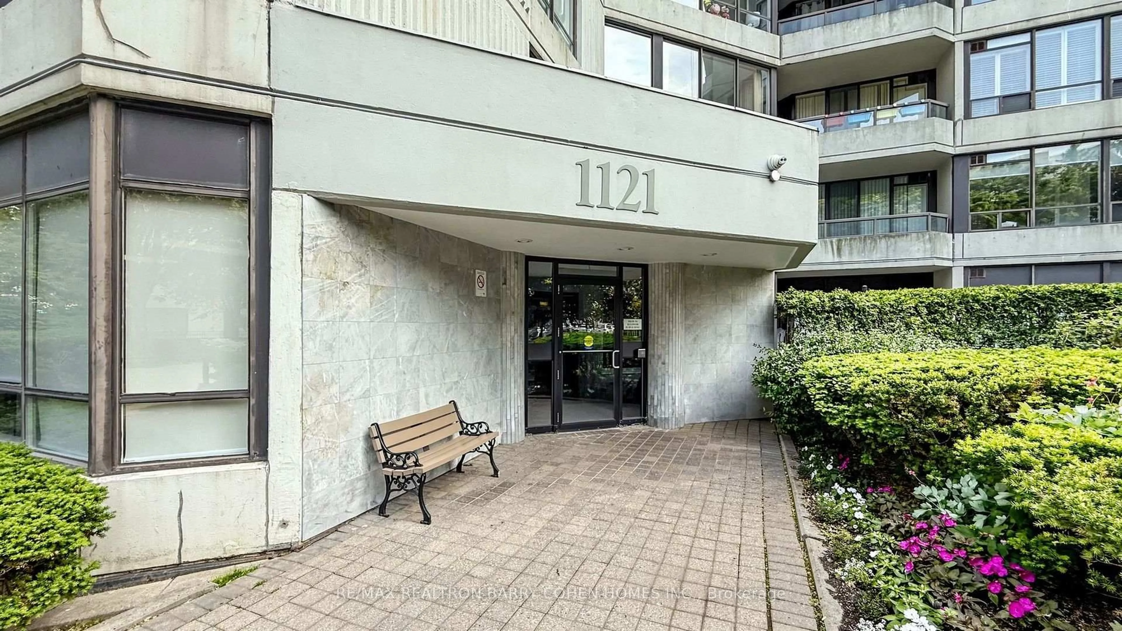 Indoor foyer for 1121 Steeles Ave #802, Toronto Ontario M2R 2W7