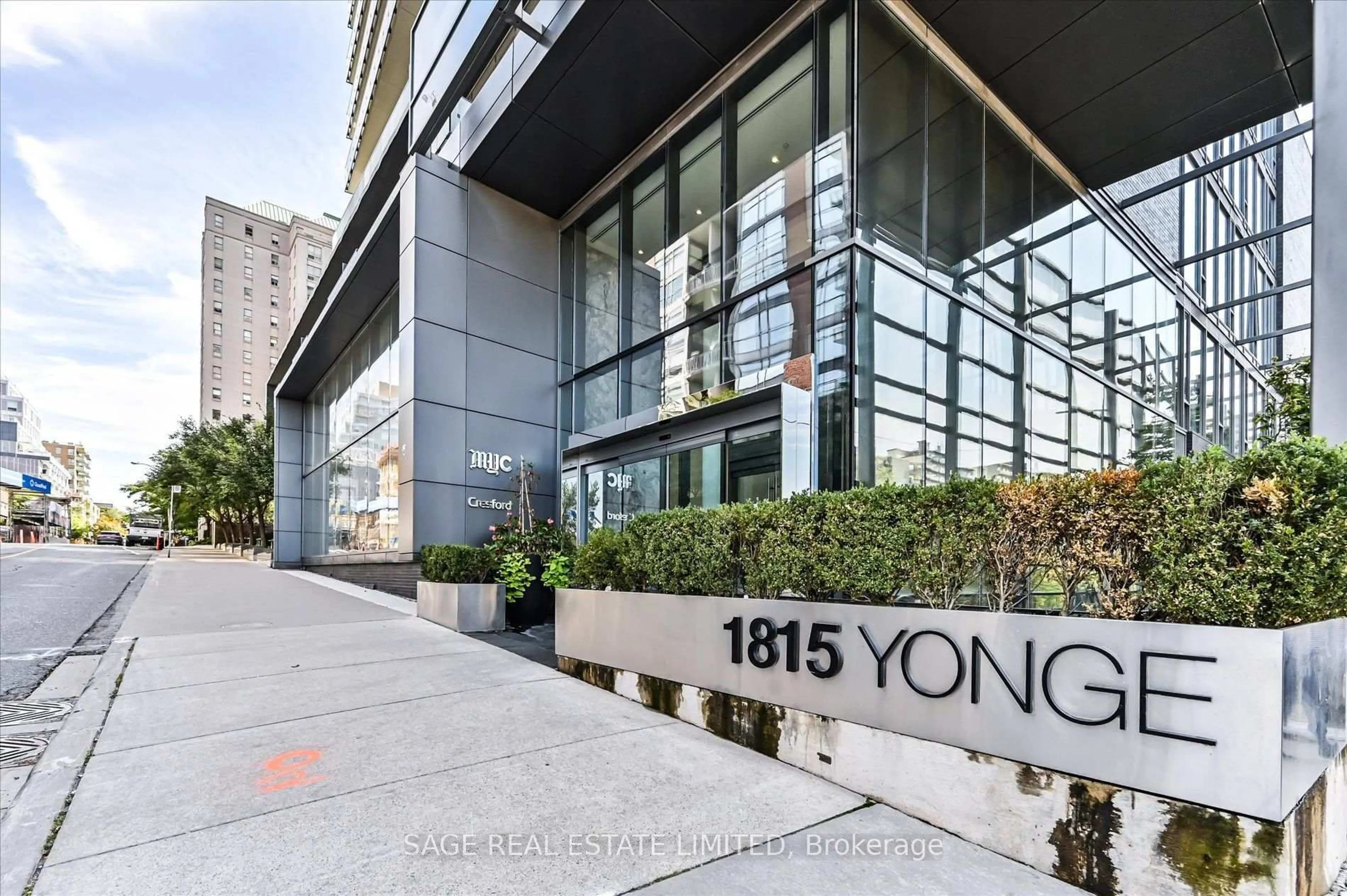 Indoor foyer for 1815 Yonge St #507, Toronto Ontario M4T 2A4
