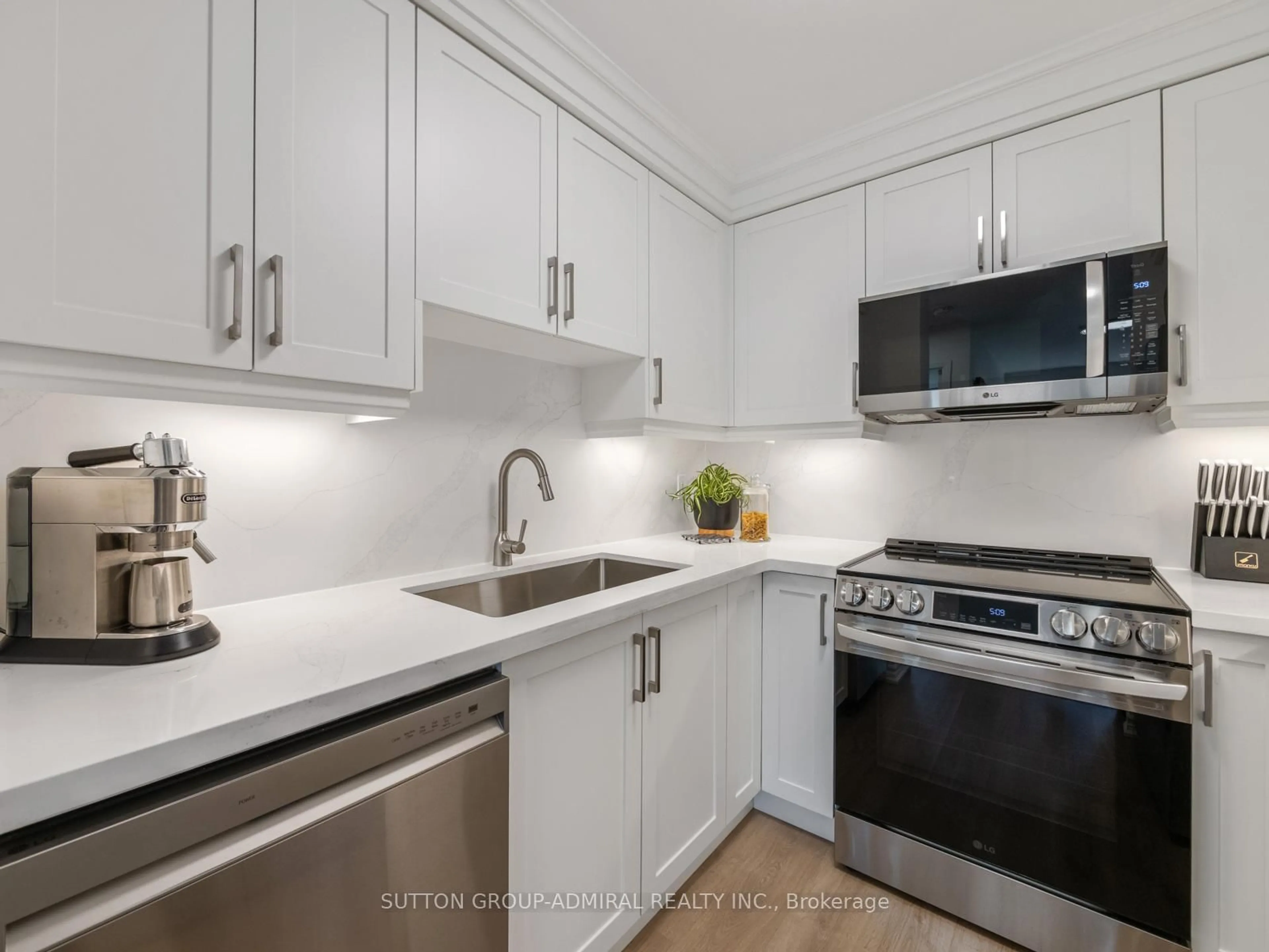 Standard kitchen, ceramic/tile floor for 35 Finch Ave #1112, Toronto Ontario M2N 6Z8