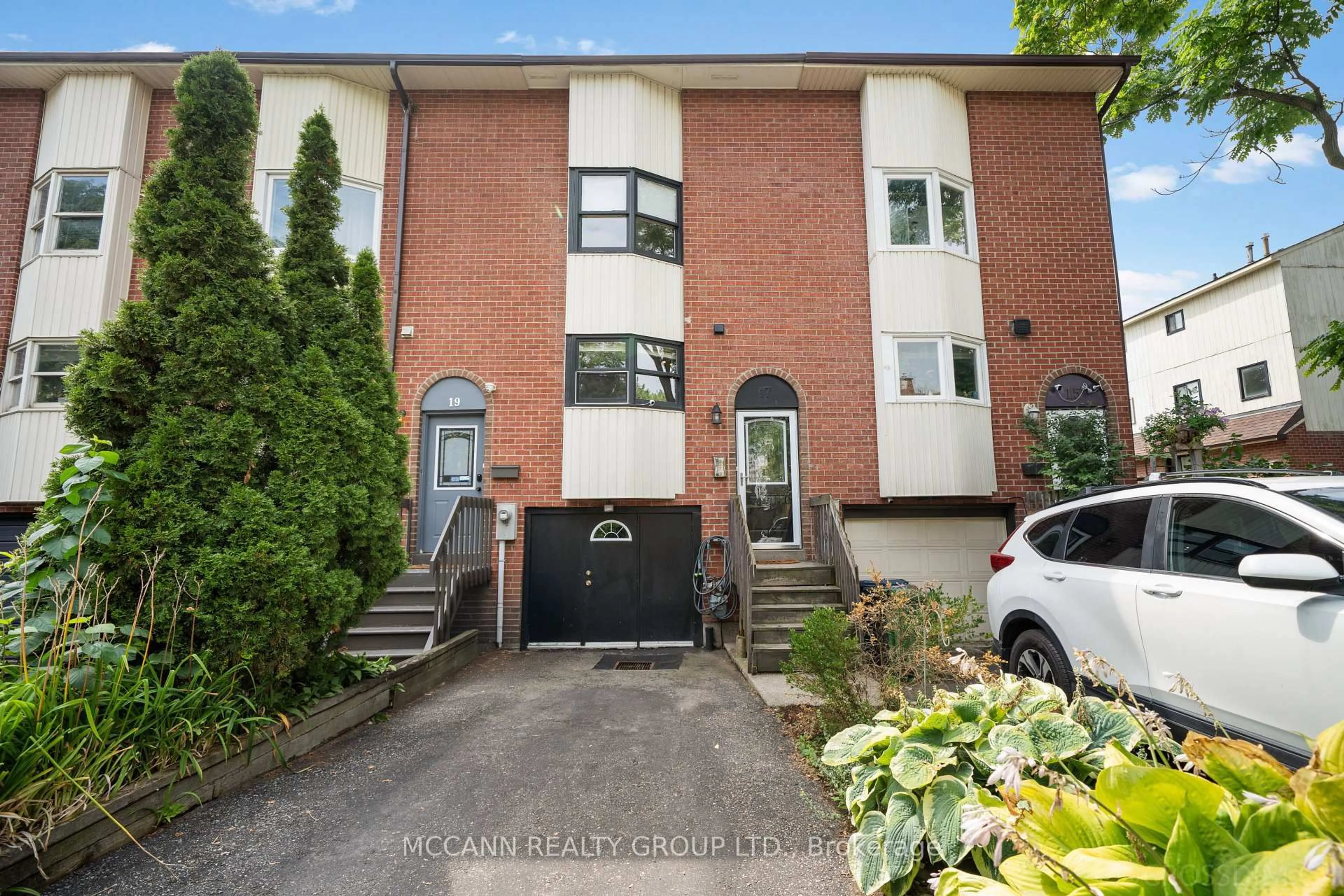 Unknown for 17 Sydenham St, Toronto Ontario M5A 4H4