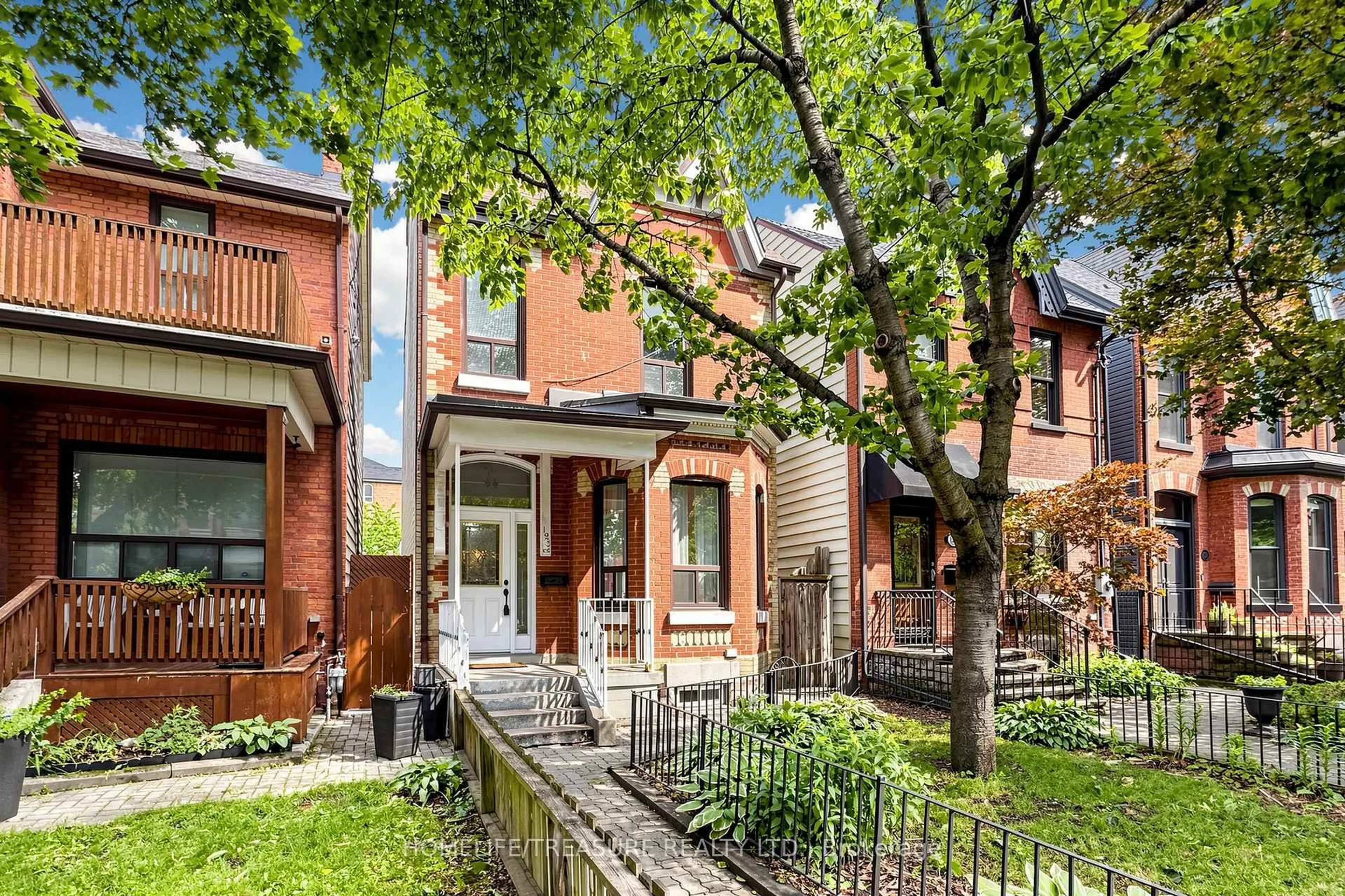 Home with brick exterior material, street for 123 robert St, Toronto Ontario M5S 2K5