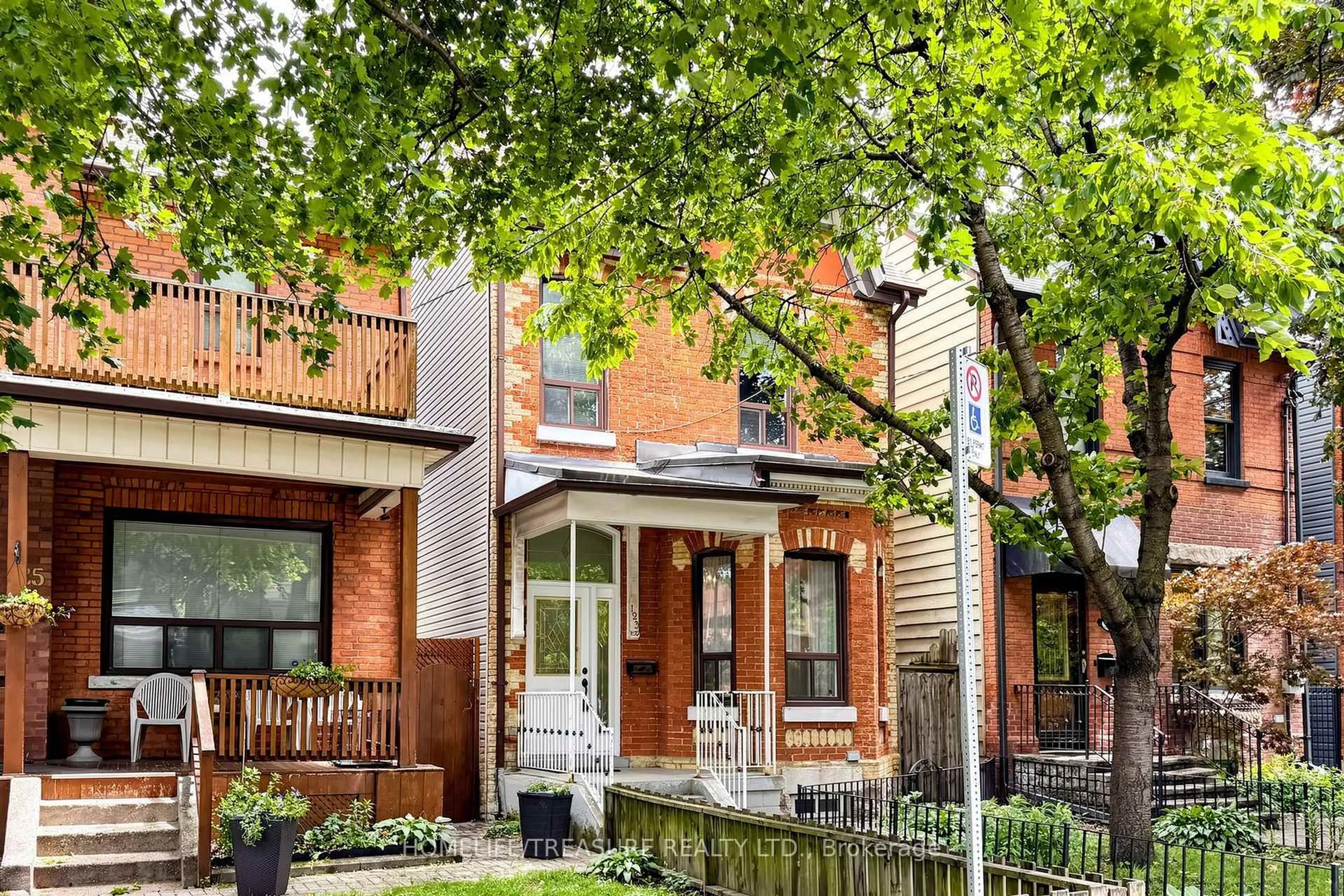 Home with brick exterior material, street for 123 robert St, Toronto Ontario M5S 2K5