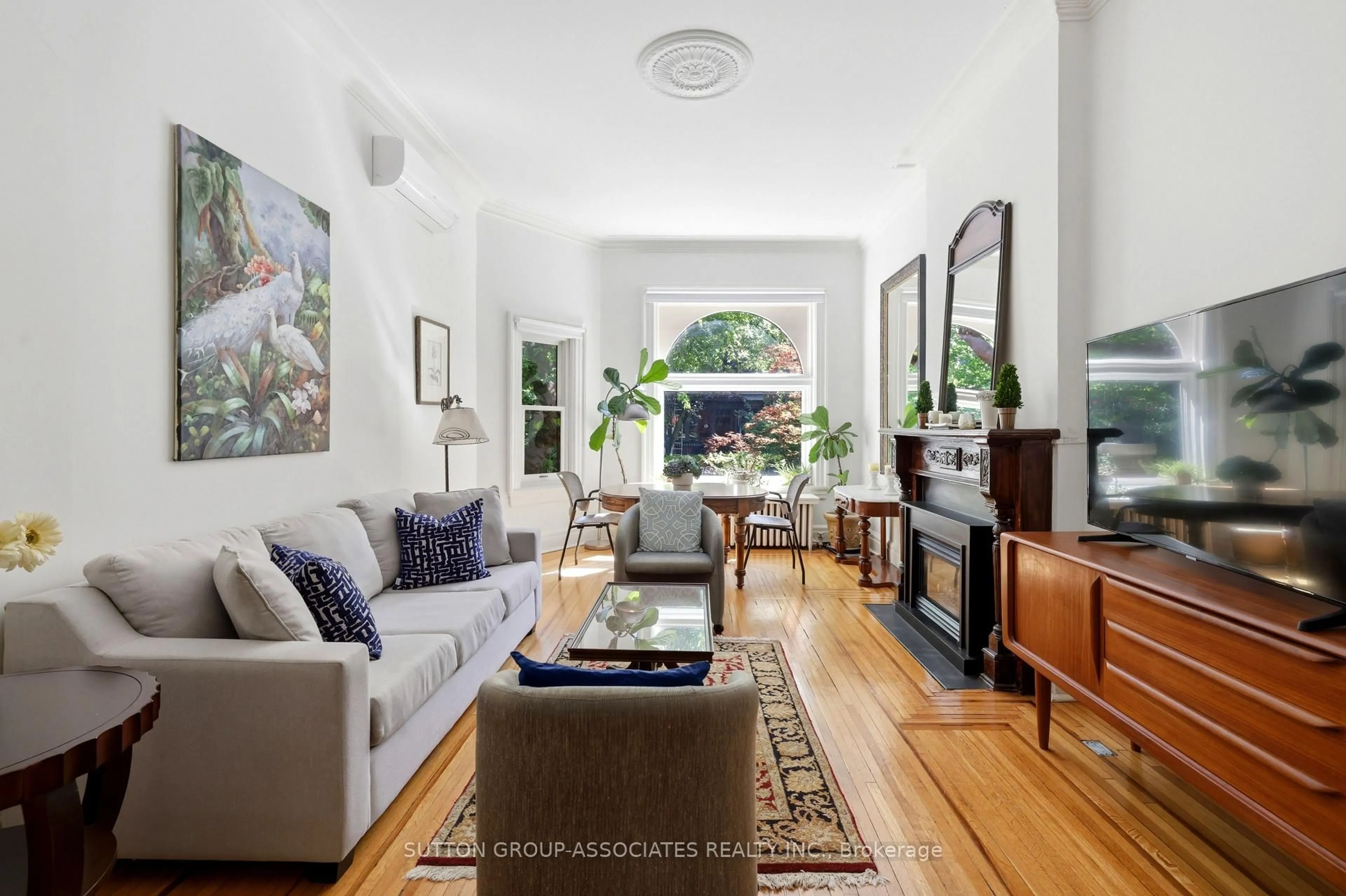 Living room with furniture, unknown for 492 Euclid Ave, Toronto Ontario M6G 2S9