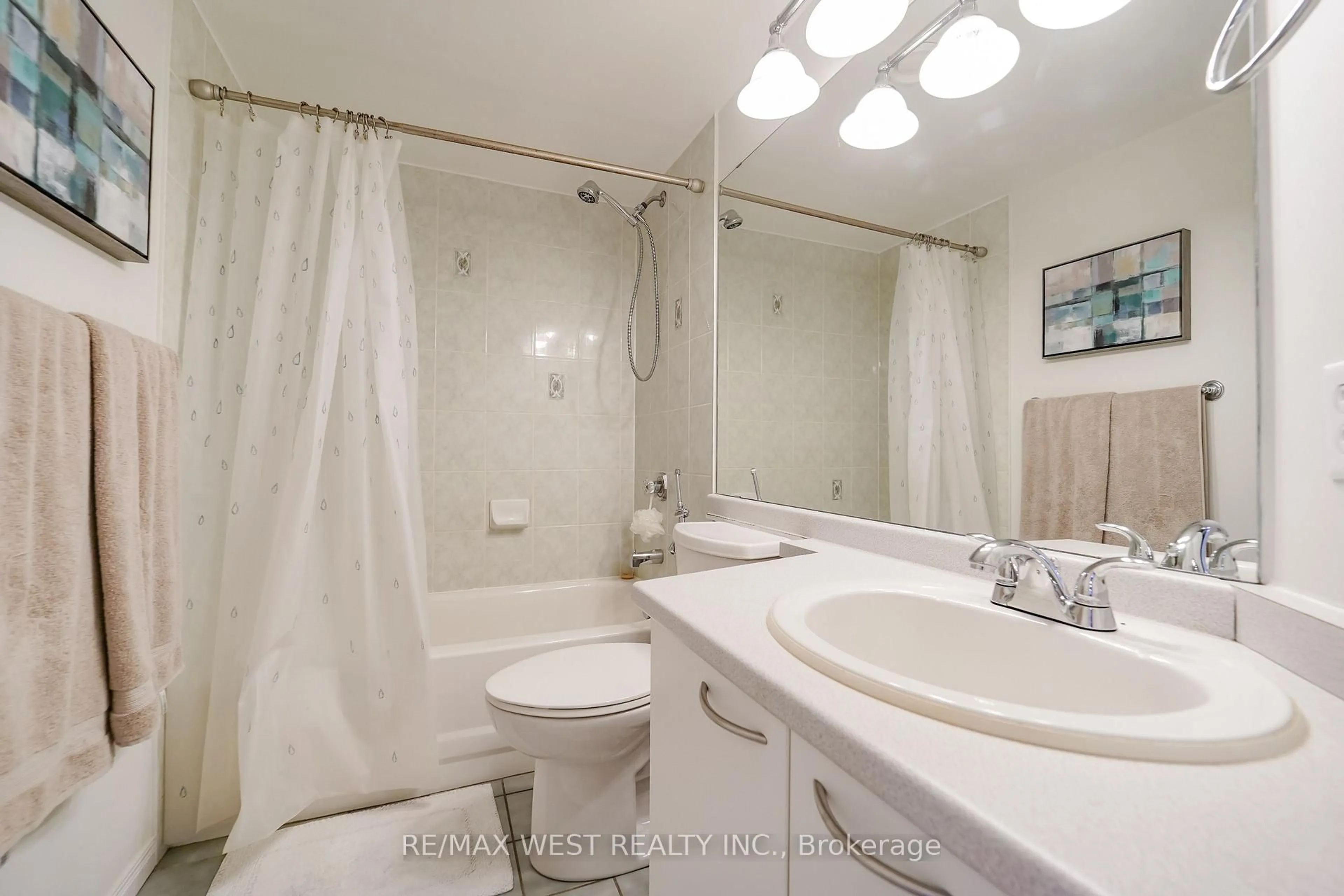 Standard bathroom, ceramic/tile floor for 108 Finch Ave #D11, Toronto Ontario M2N 6W6