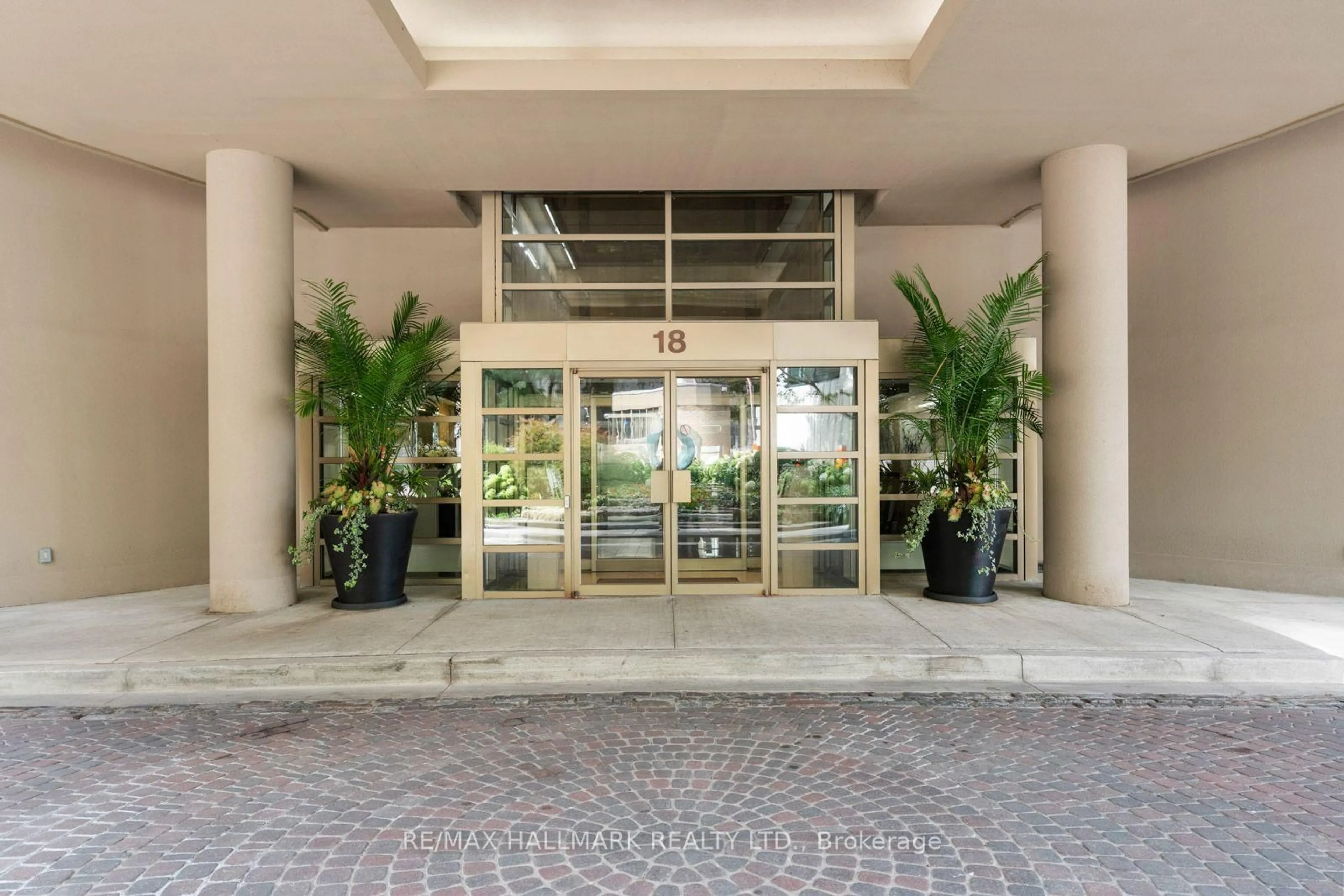 Lobby for 18 Lower Village Gate #108, Toronto Ontario M5P 3M1