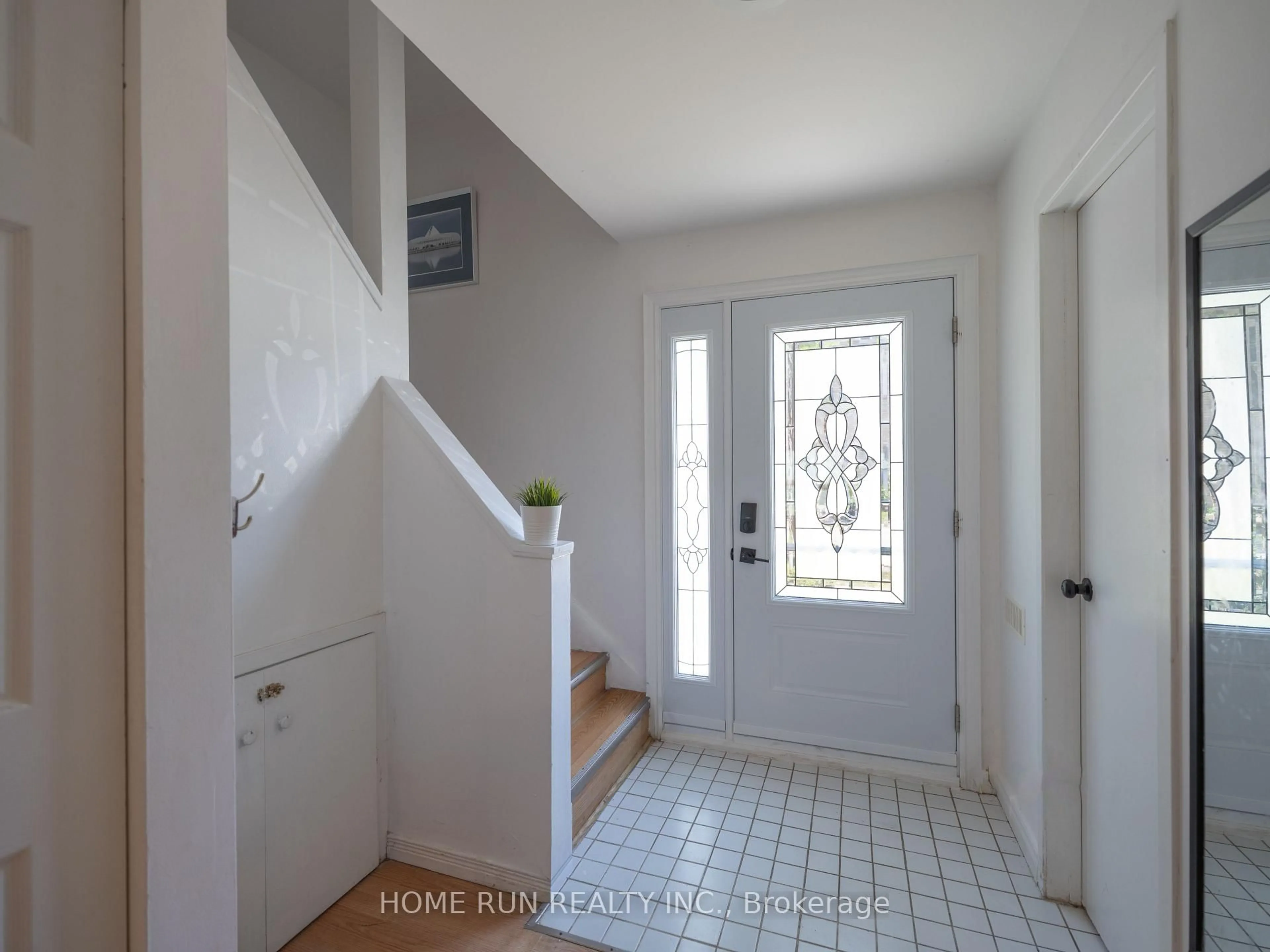 Indoor entryway for 119 Courville Coachway Way #55, Toronto Ontario M2J 3V6