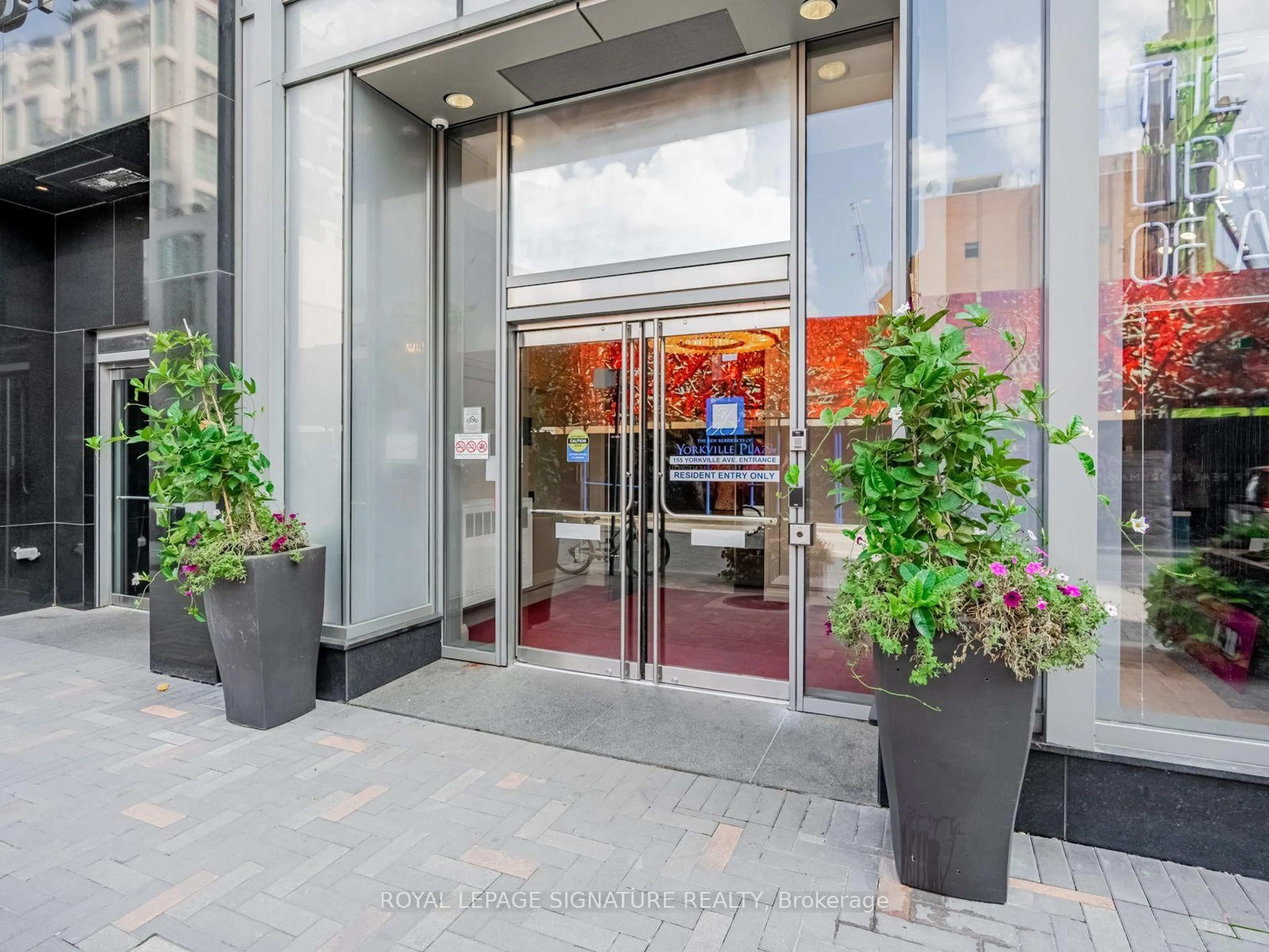 Indoor foyer for 155 Yorkville Ave #1110, Toronto Ontario M5R 1C4