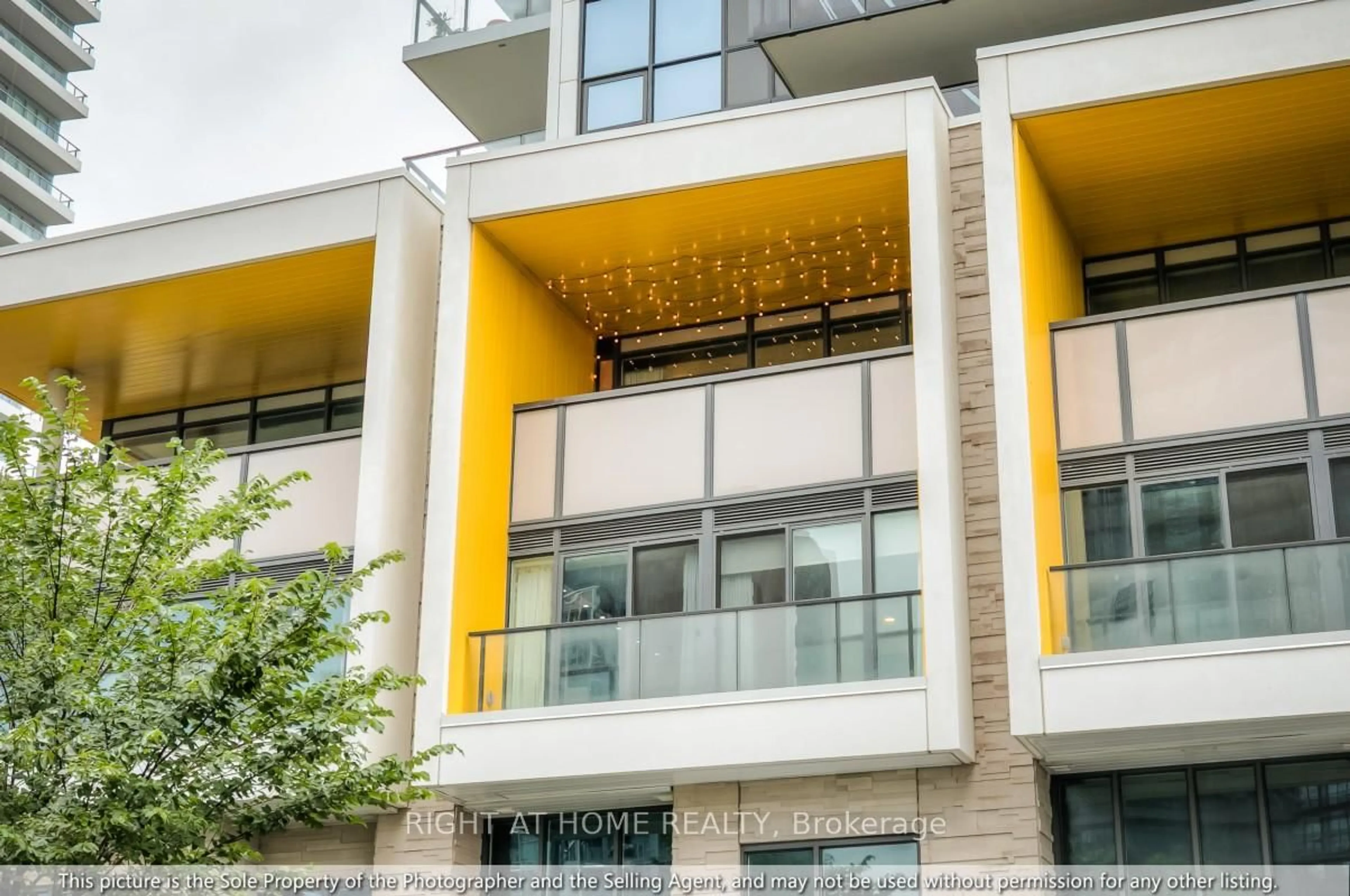 Balcony in the apartment, building for 95 McMahon Dr #511, Toronto Ontario M2K 0H2