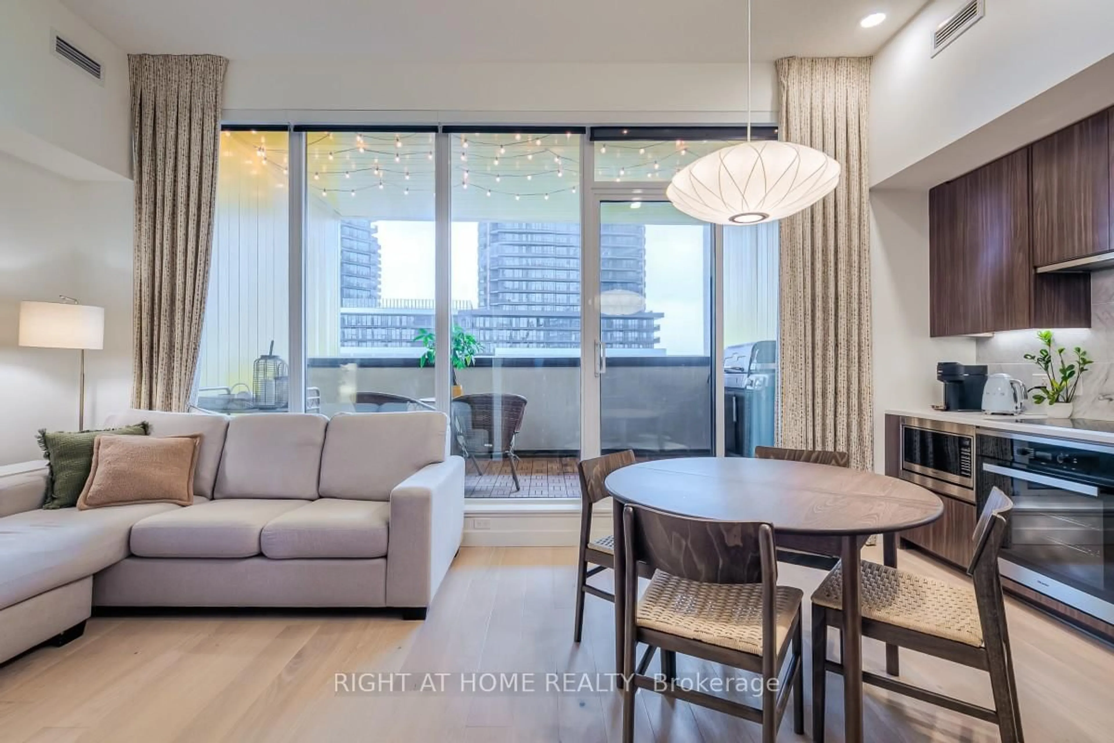 Living room with furniture, unknown for 95 McMahon Dr #511, Toronto Ontario M2K 0H2